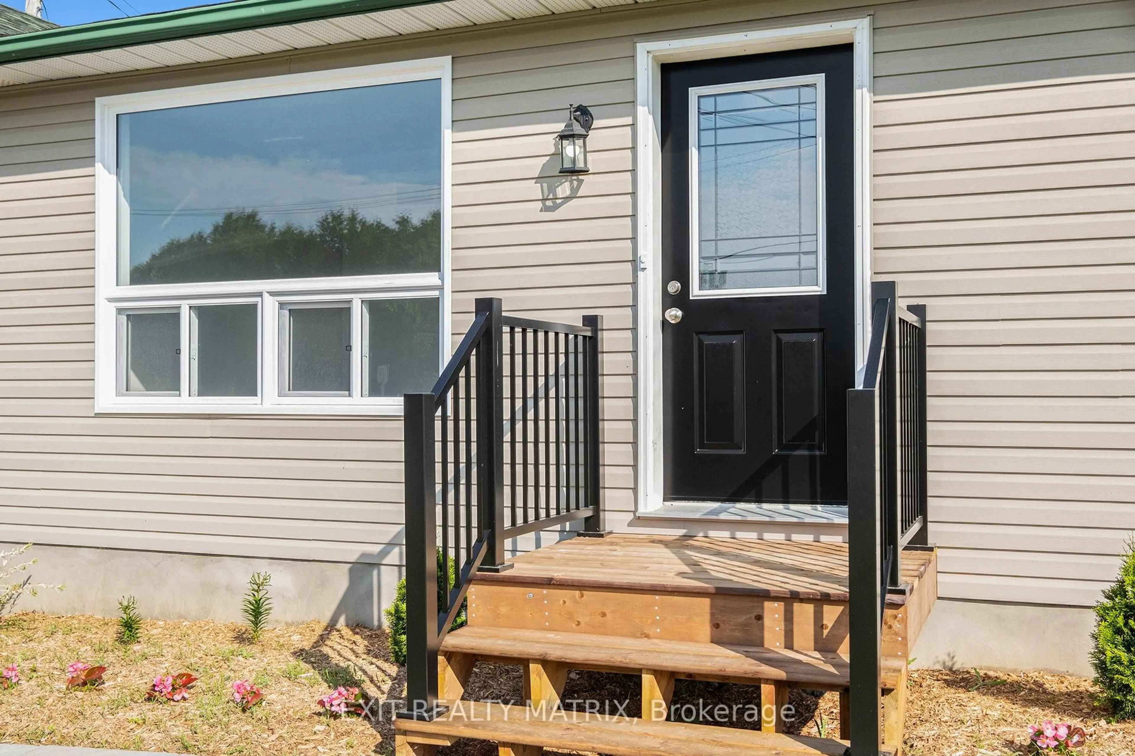 Home with vinyl exterior material, street for 123 Laurier St, Casselman Ontario K0A 1M0