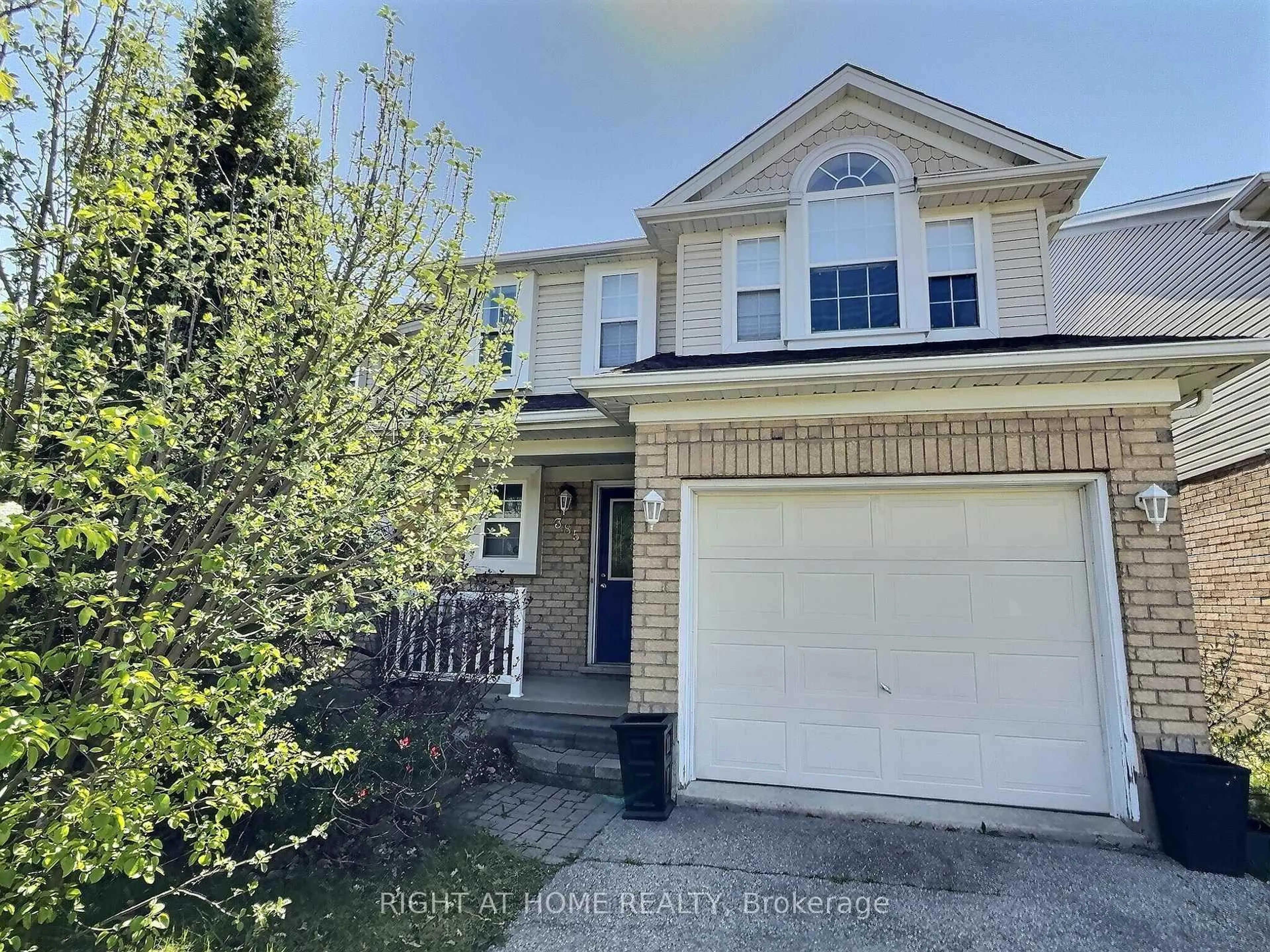 A pic from outside/outdoor area/front of a property/back of a property/a pic from drone, street for 385 Havendale Cres, Waterloo Ontario N2T 2T4