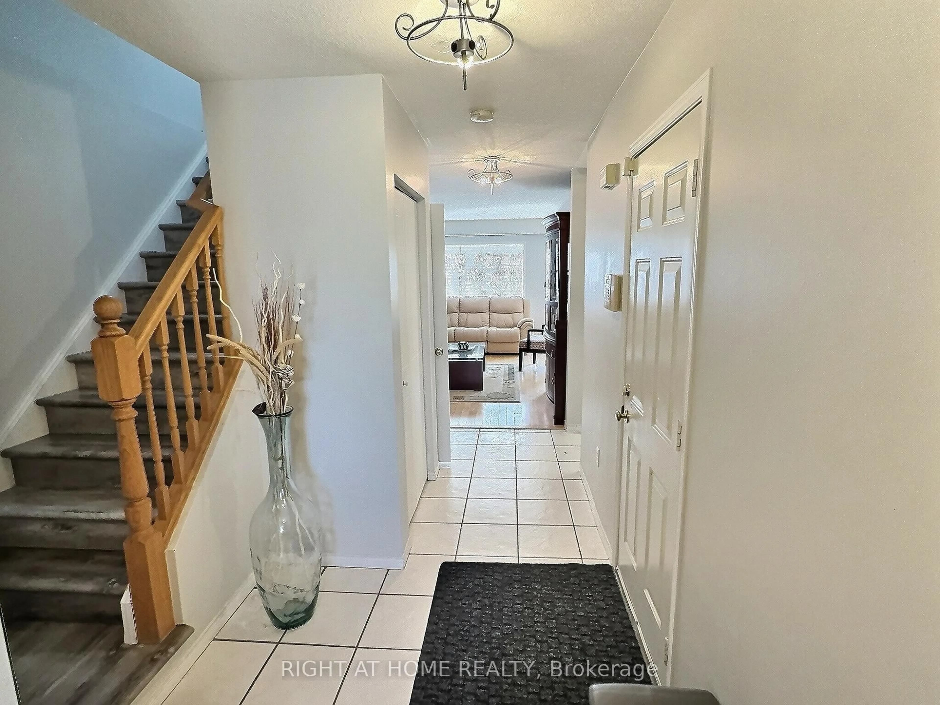 Indoor entryway for 385 Havendale Cres, Waterloo Ontario N2T 2T4