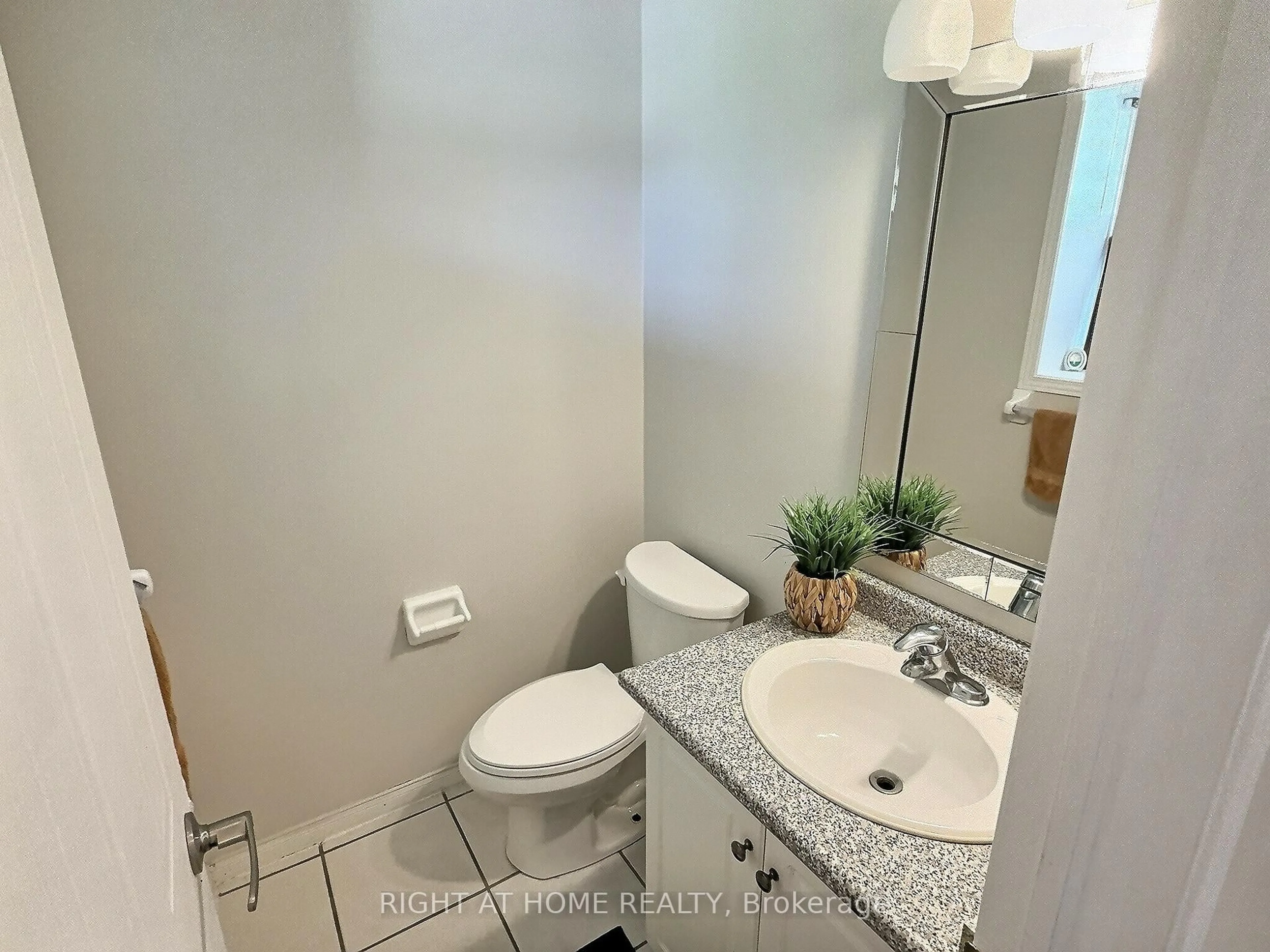 Standard bathroom, unknown for 385 Havendale Cres, Waterloo Ontario N2T 2T4