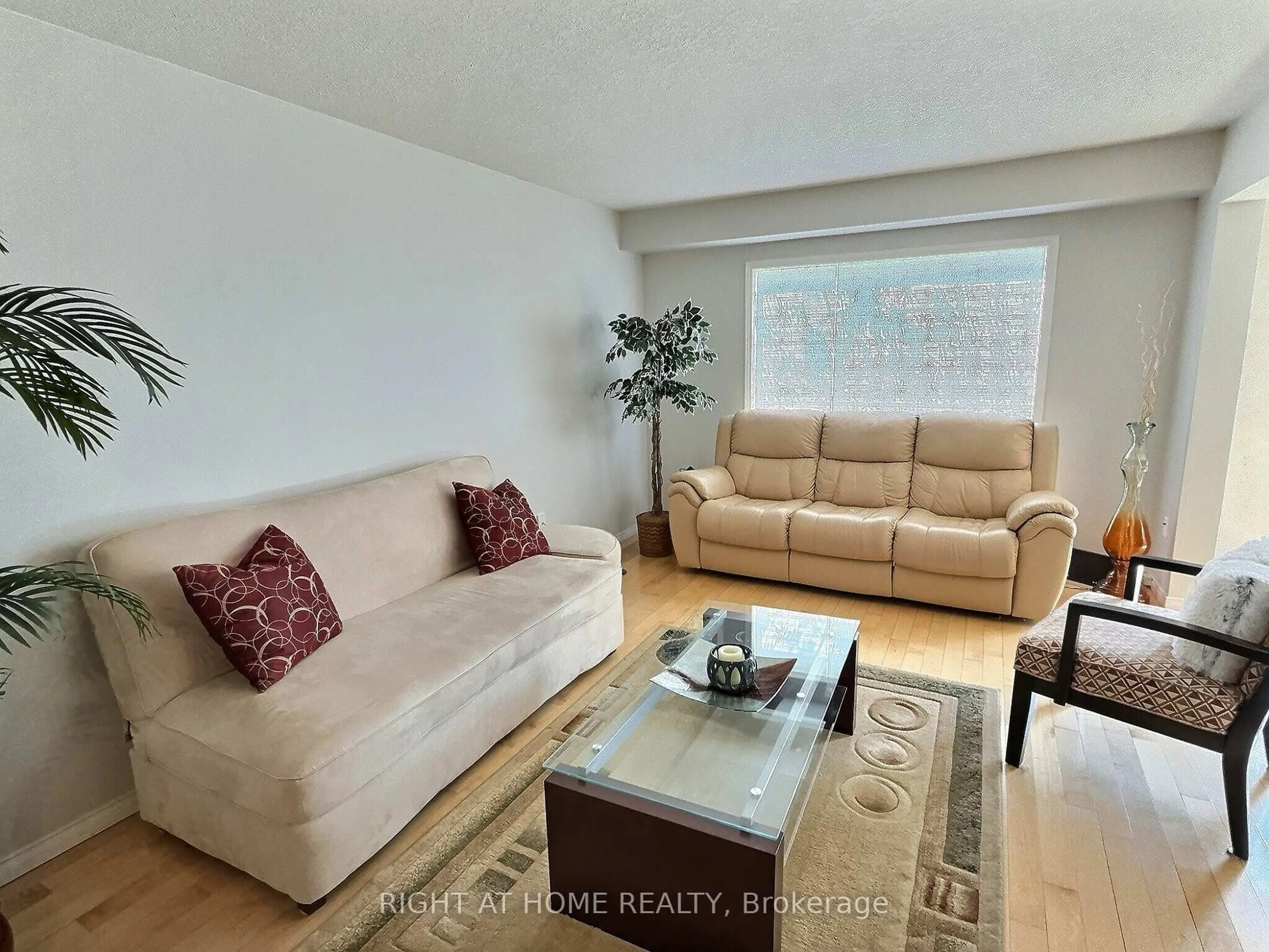 Living room with furniture, unknown for 385 Havendale Cres, Waterloo Ontario N2T 2T4