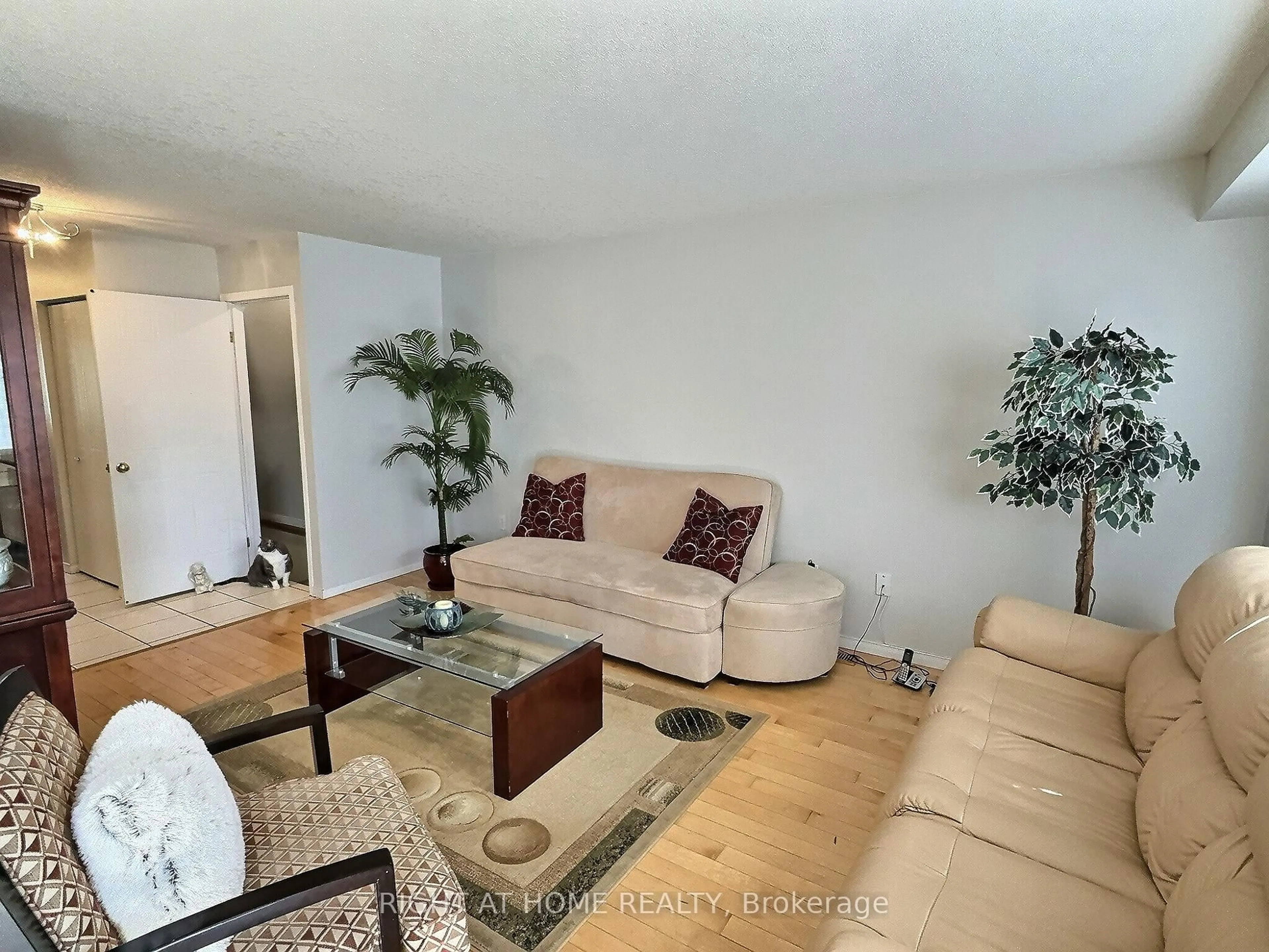 Living room with furniture, unknown for 385 Havendale Cres, Waterloo Ontario N2T 2T4