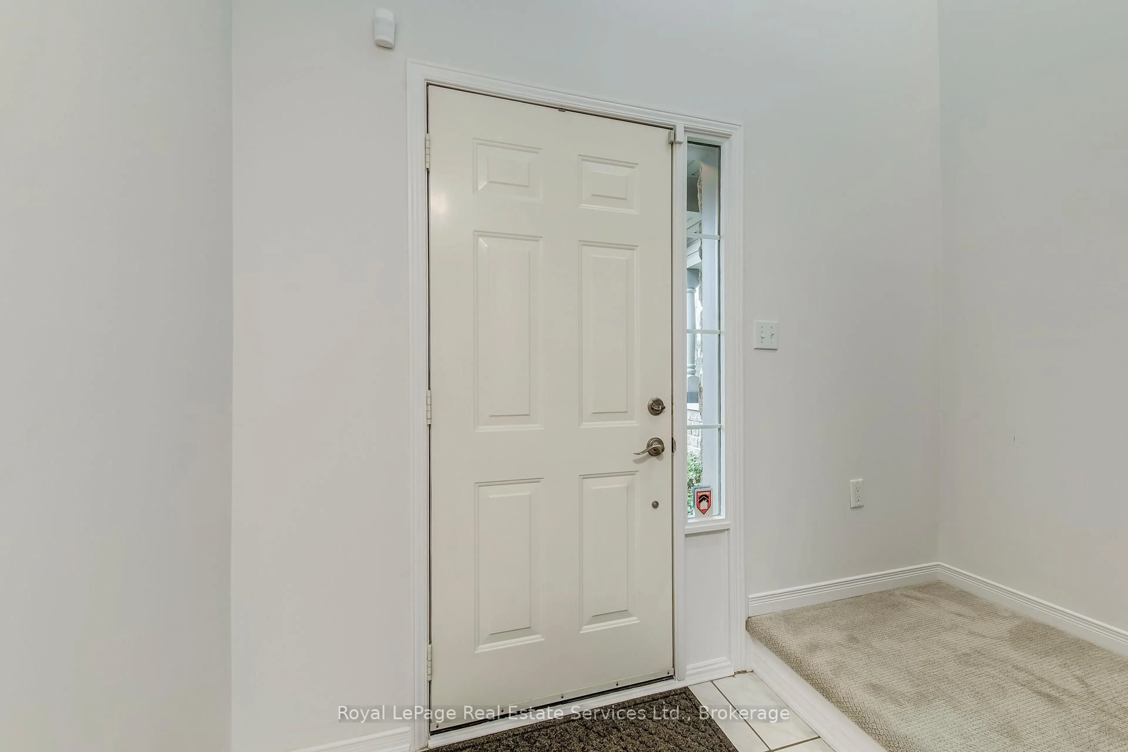 Indoor entryway for 39 Foxborough Dr, Hamilton Ontario L9G 4Y9