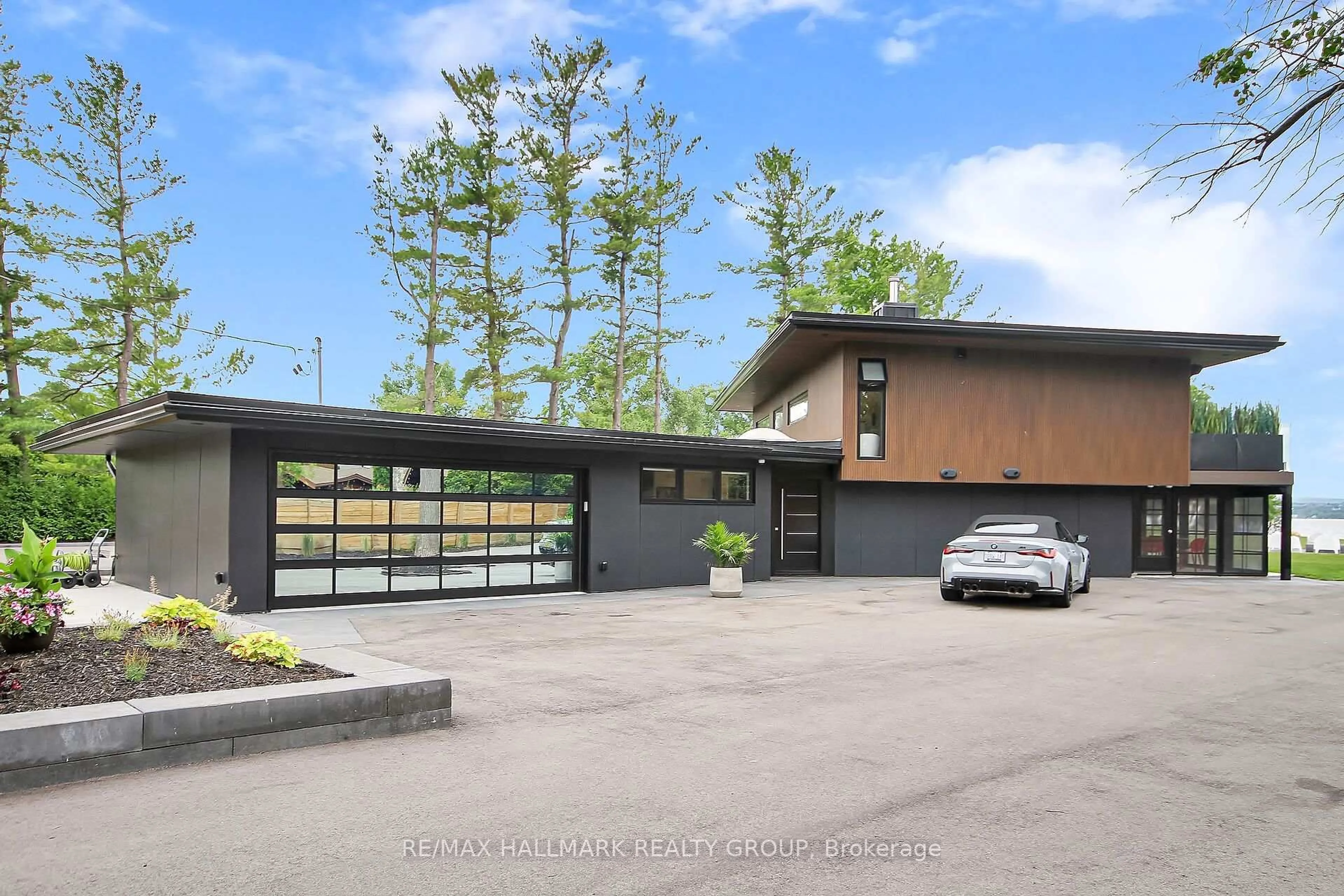 Unknown for 227 Grandview Rd, Ottawa Ontario K2H 8B9