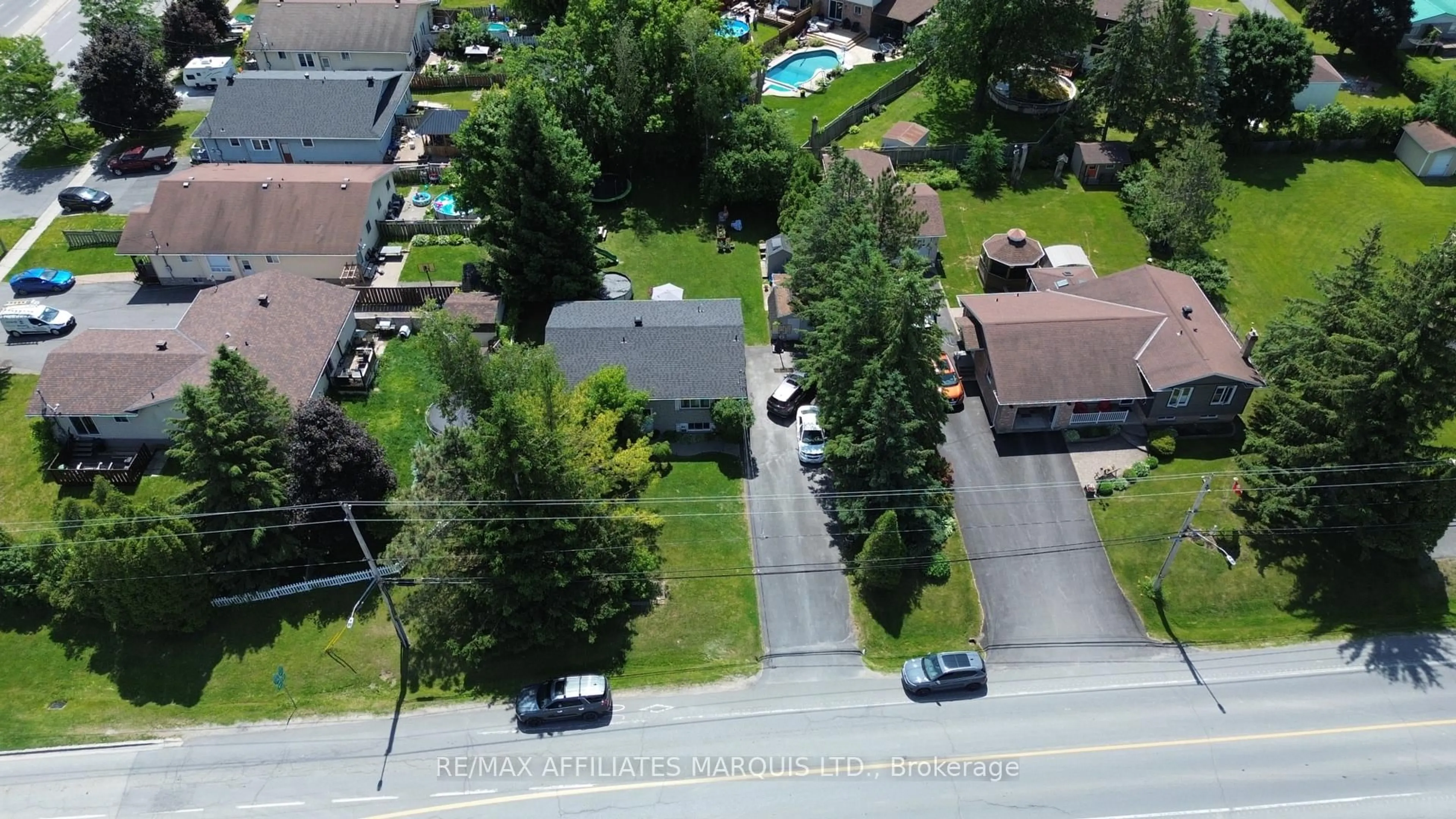 A pic from outside/outdoor area/front of a property/back of a property/a pic from drone, street for 710 Tollgate Rd, Cornwall Ontario K6H 5R6