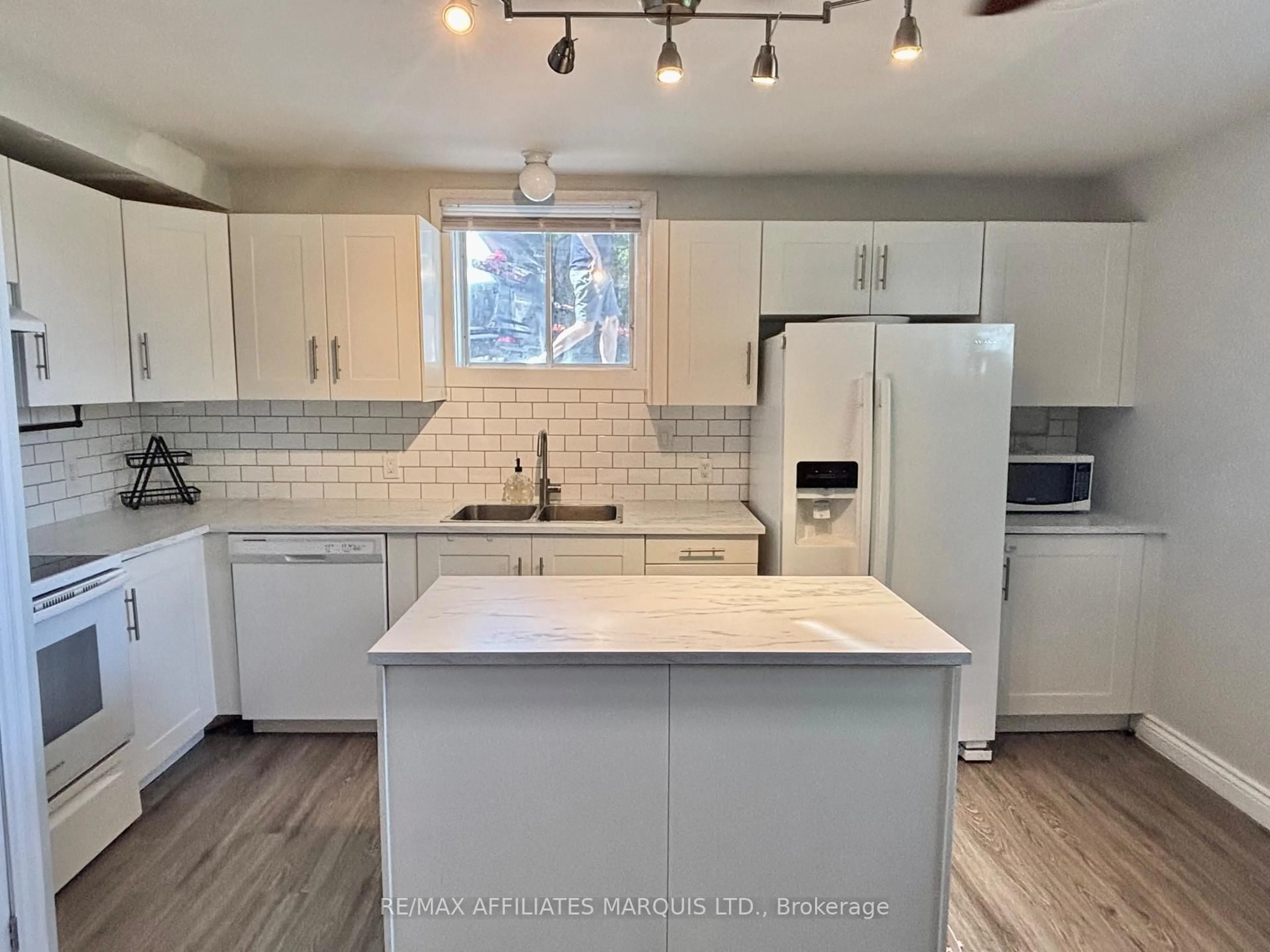 Open concept kitchen, unknown for 710 Tollgate Rd, Cornwall Ontario K6H 5R6