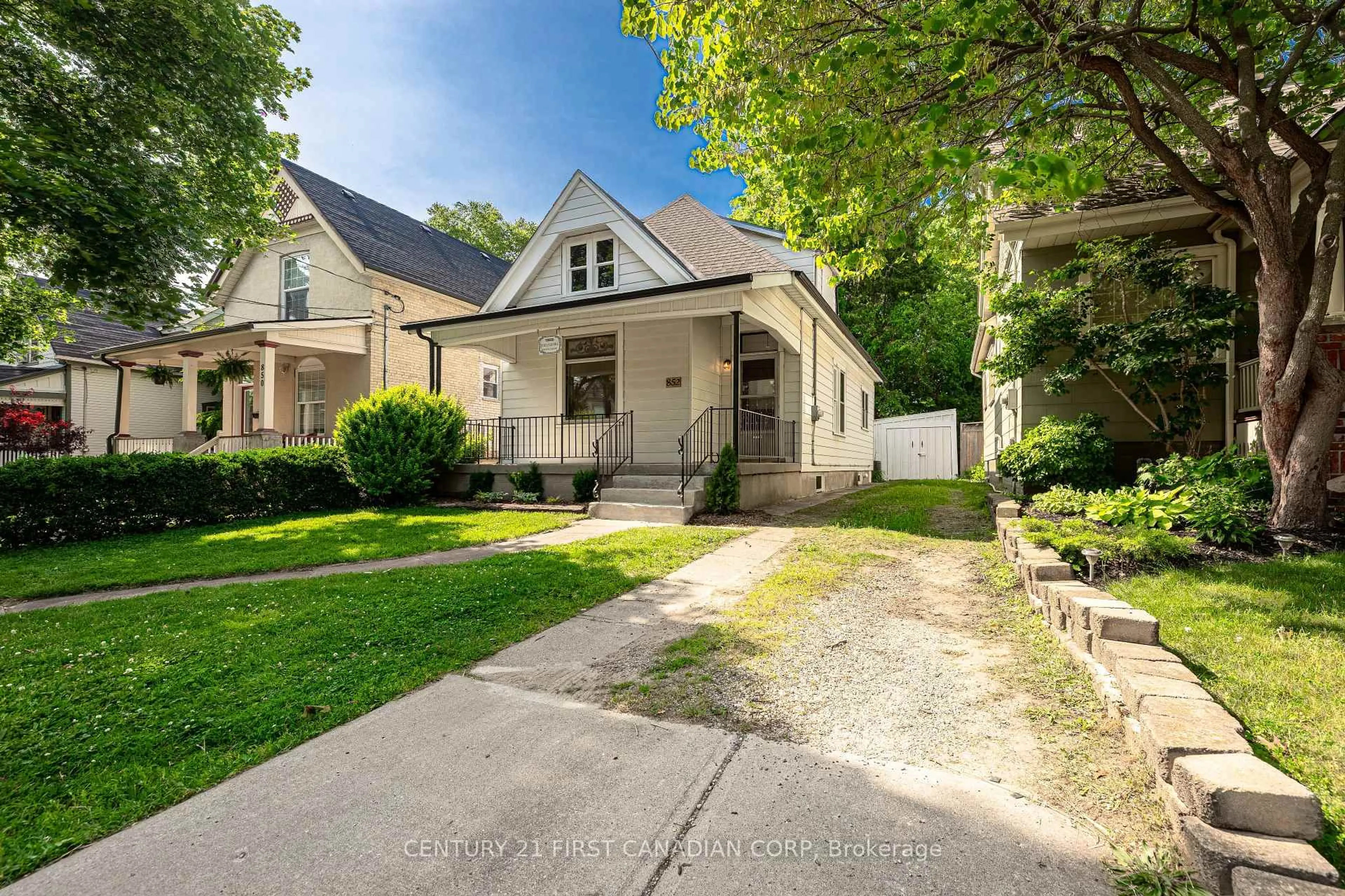 Unknown for 852 Princess Ave, London East Ontario N5W 3M4