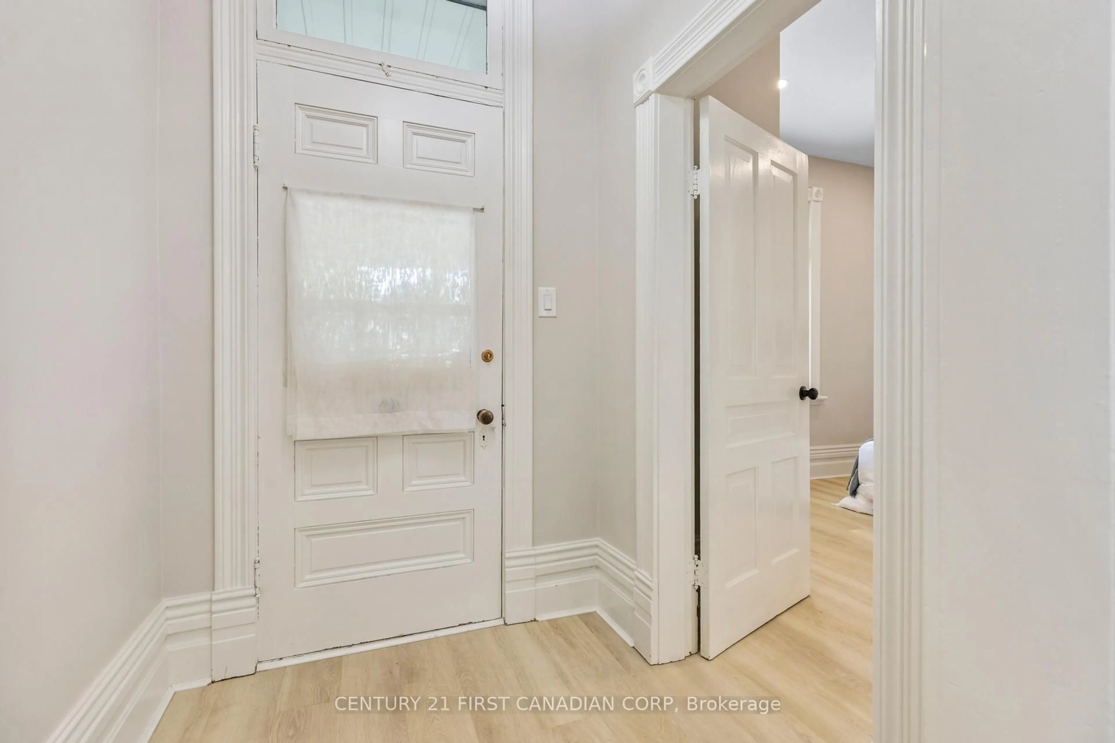 Indoor entryway for 852 Princess Ave, London East Ontario N5W 3M4