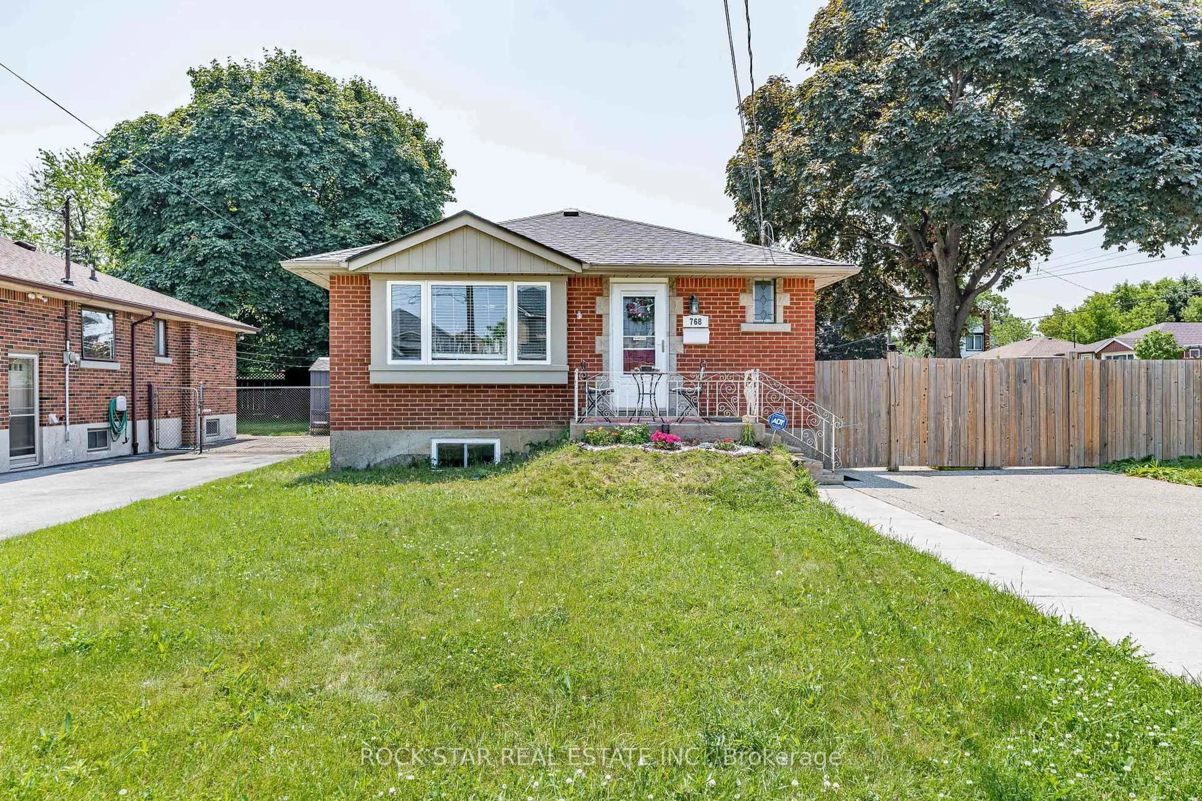 Home with brick exterior material, street for 768 Tenth Ave, Hamilton Ontario L8T 2G3