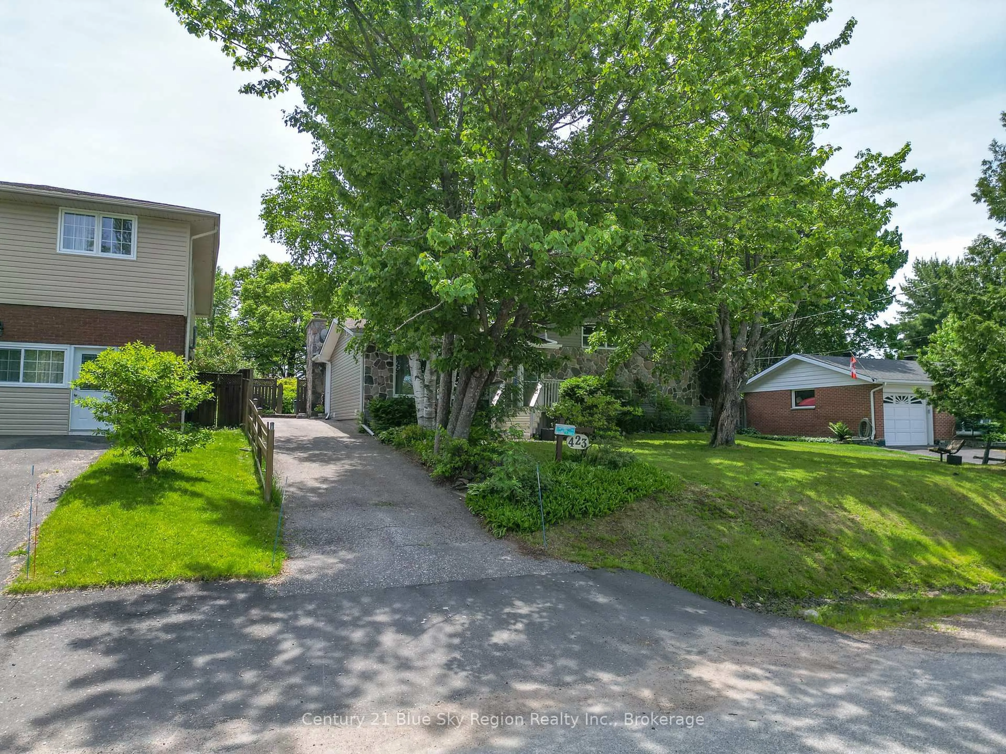 A pic from outside/outdoor area/front of a property/back of a property/a pic from drone, street for 423 Rita Rd, North Bay Ontario P1A 3J8