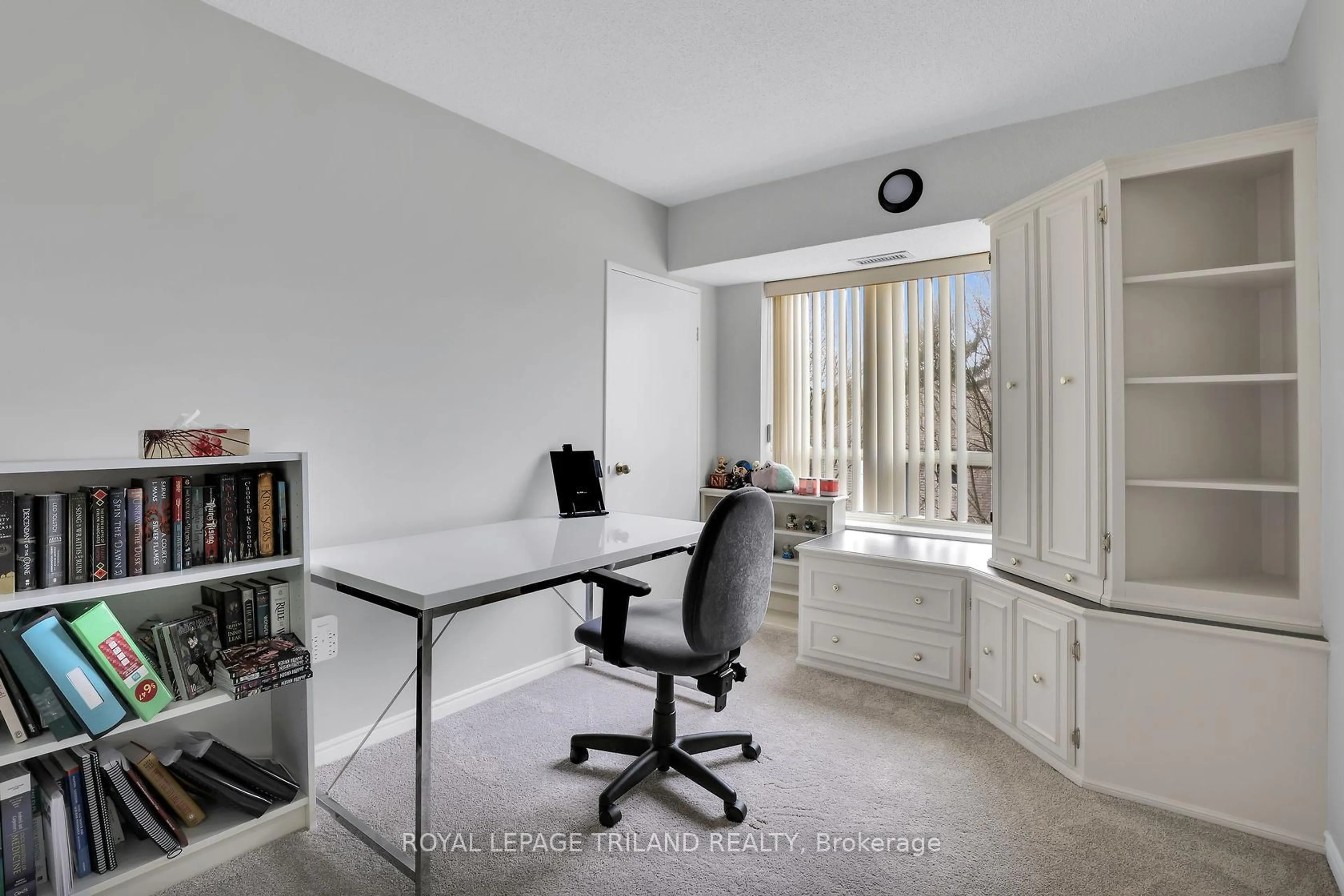 A pic of a room for 521 RIVERSIDE Dr #415, London North Ontario N6H 5E2