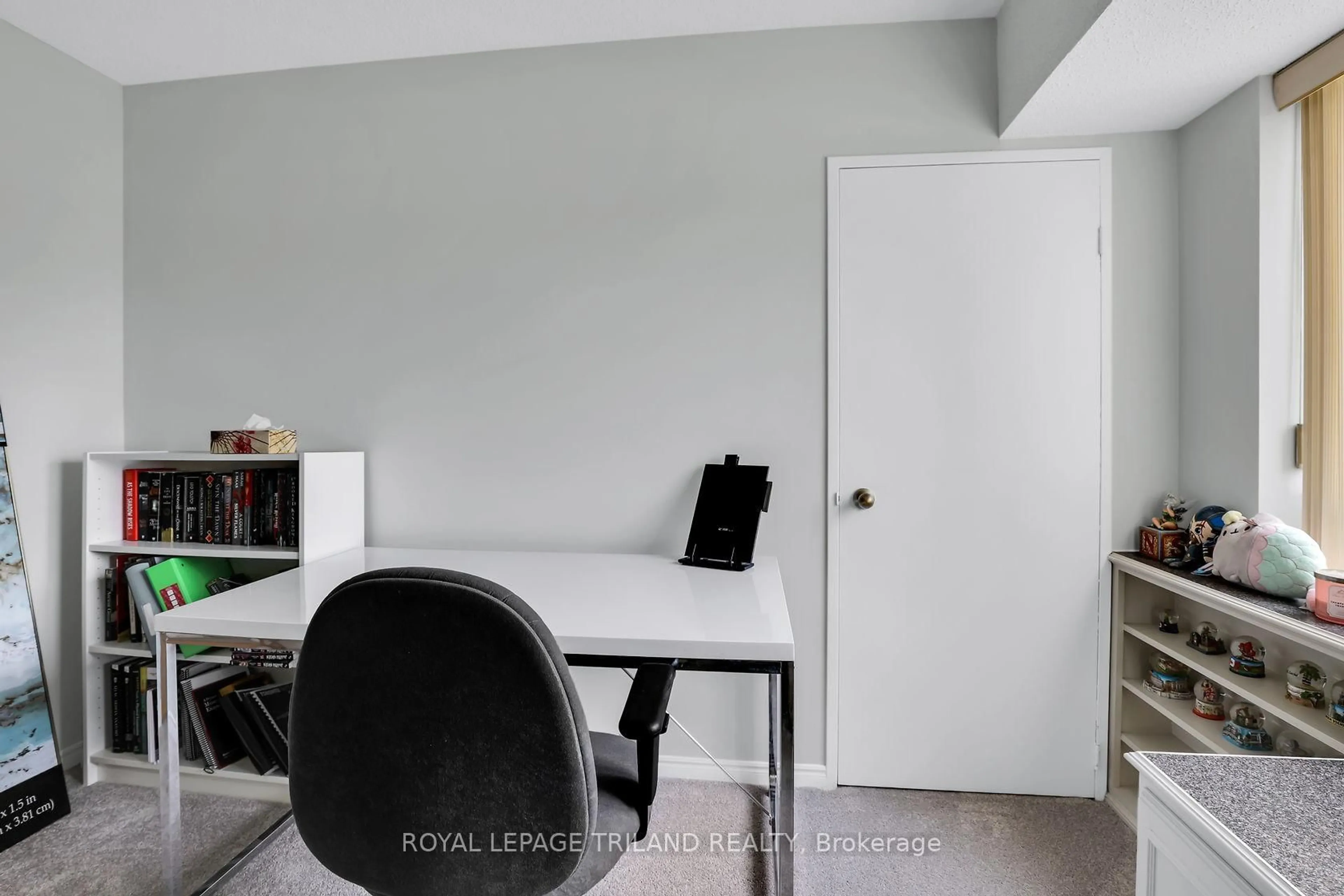 A pic of a room for 521 RIVERSIDE Dr #415, London North Ontario N6H 5E2