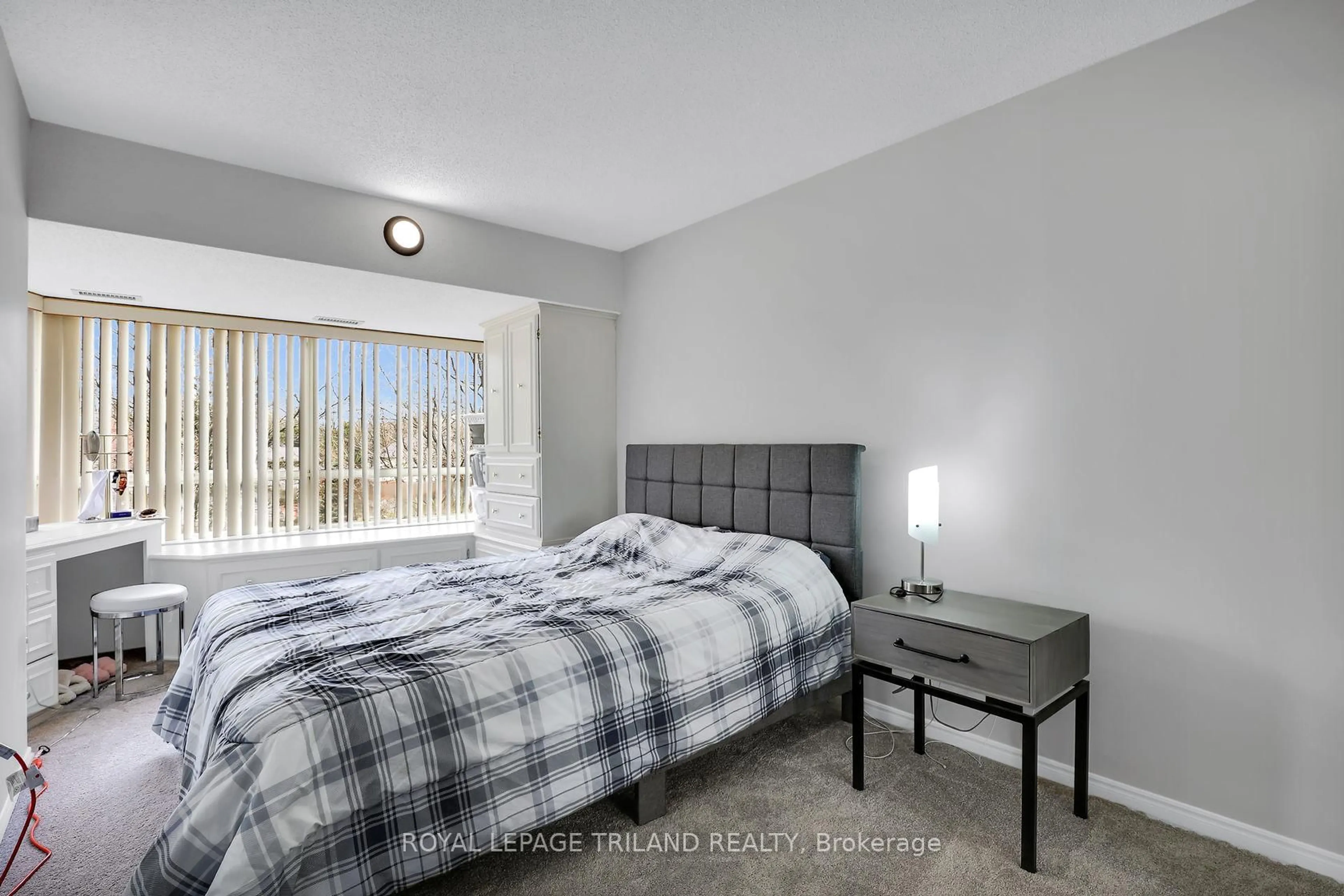 Bedroom with bed, unknown for 521 RIVERSIDE Dr #415, London North Ontario N6H 5E2