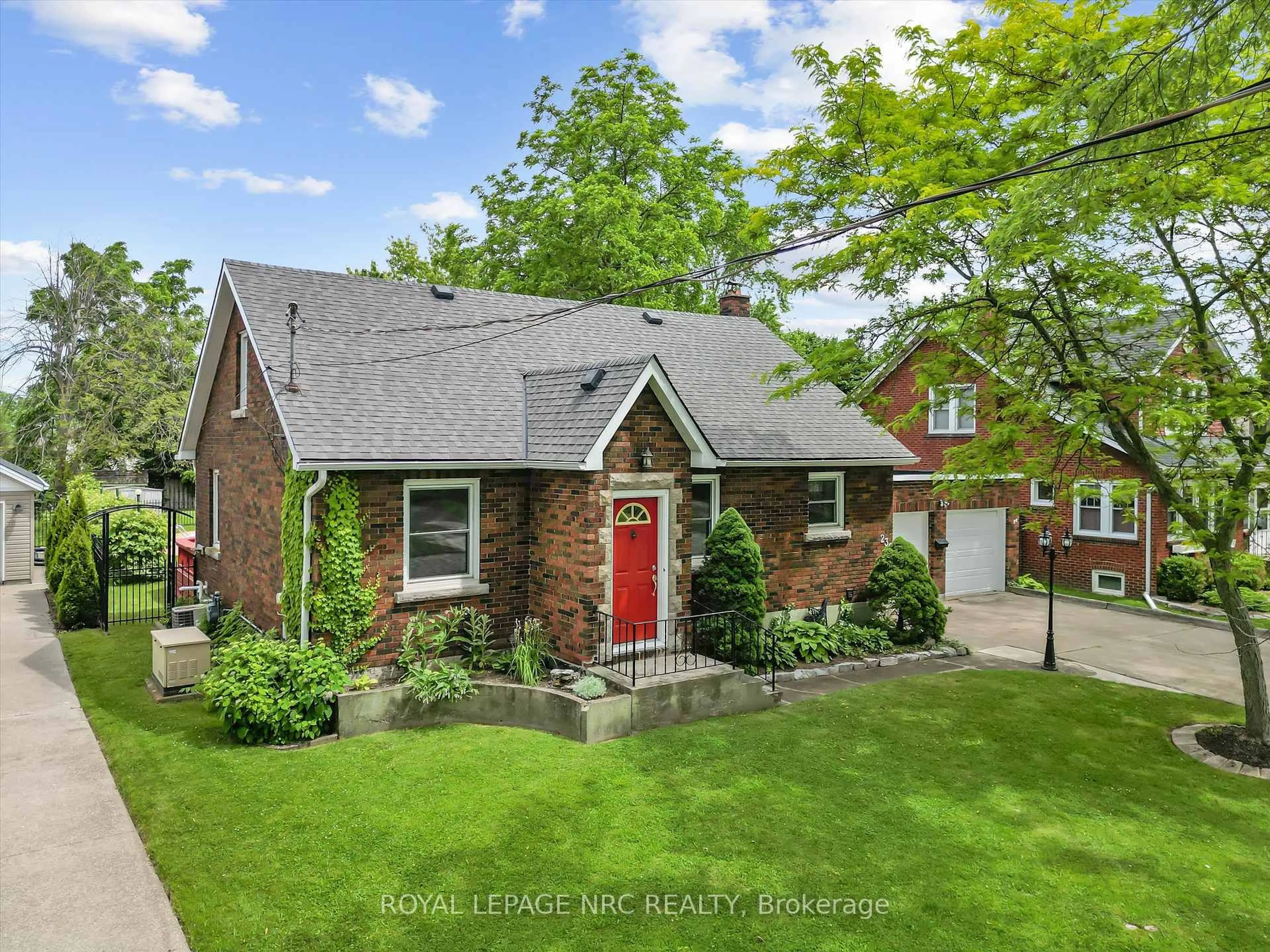 Home with brick exterior material, street for 236 HIGHLAND Ave, Fort Erie Ontario L2A 2X7