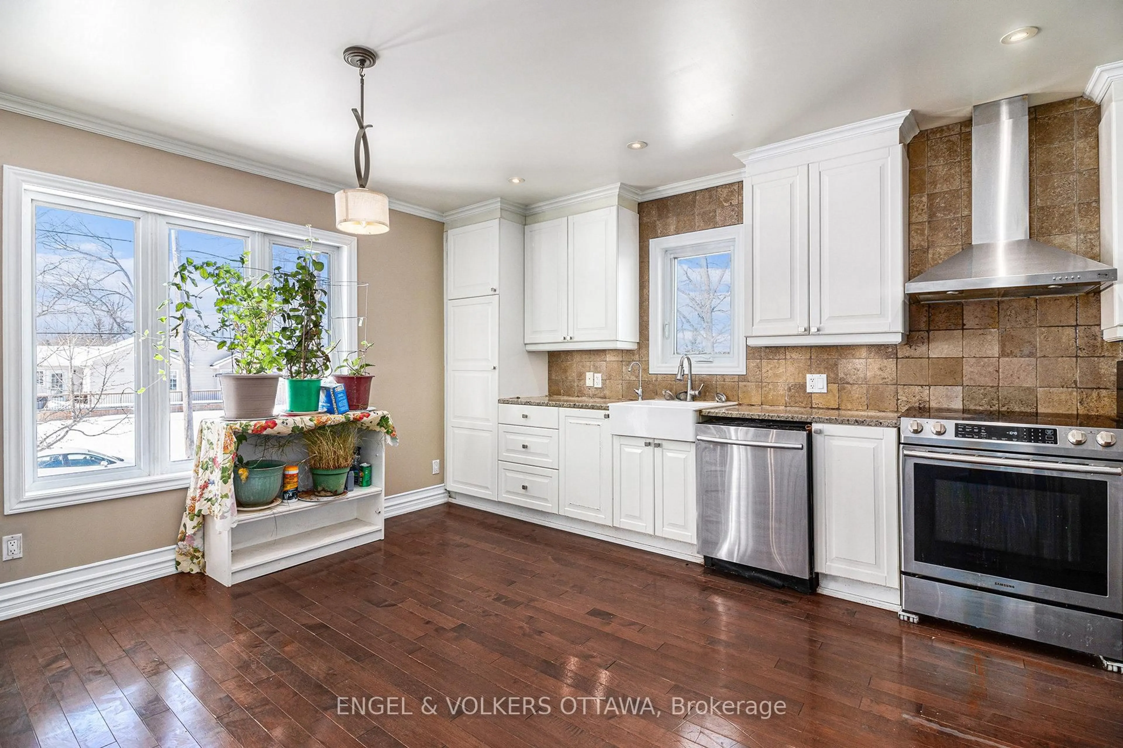 Open concept kitchen, ceramic/tile floor for 1095 Morin Rd, Ottawa Ontario K4C 1A5