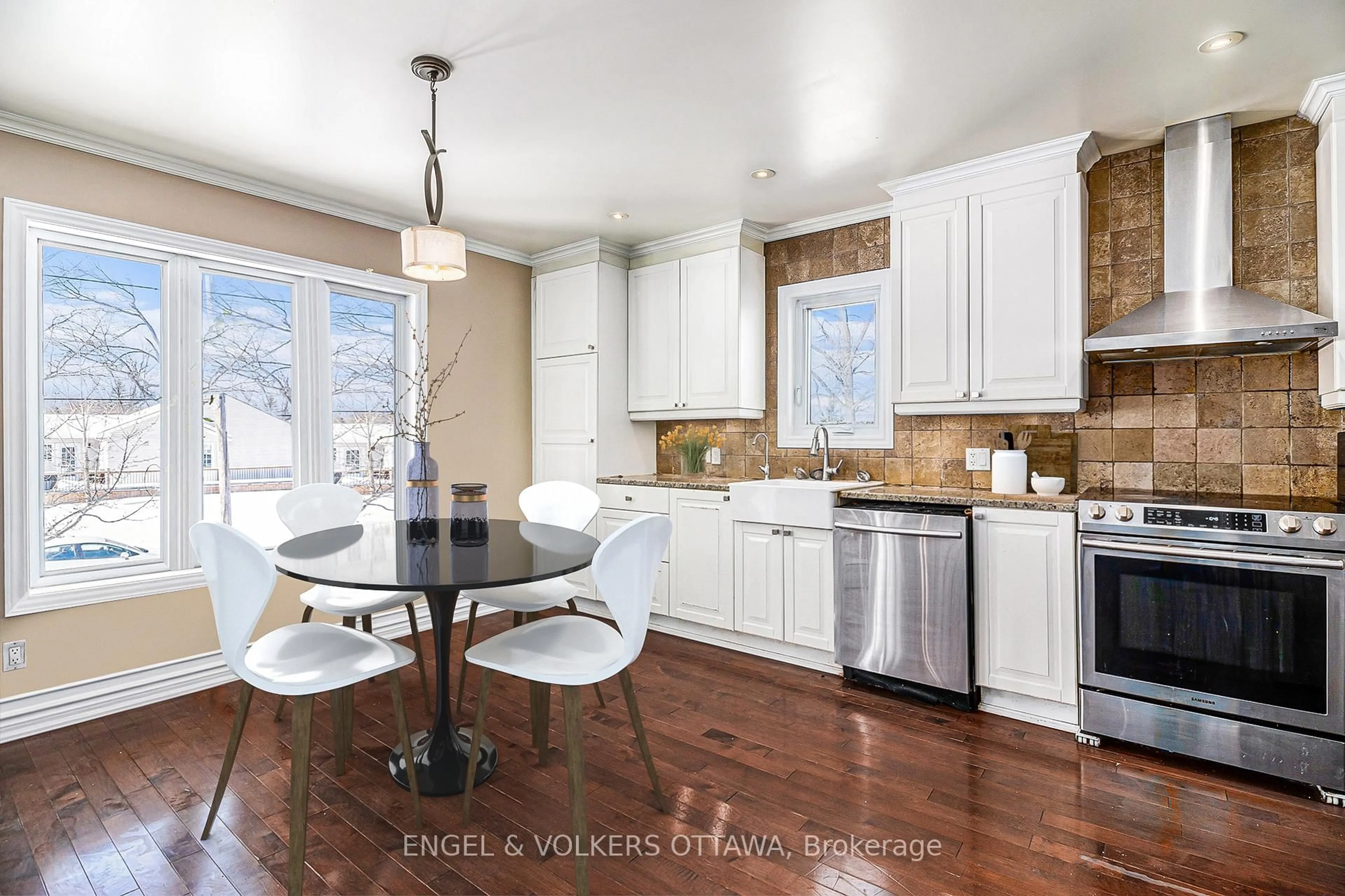 Open concept kitchen, unknown for 1095 Morin Rd, Ottawa Ontario K4C 1A5