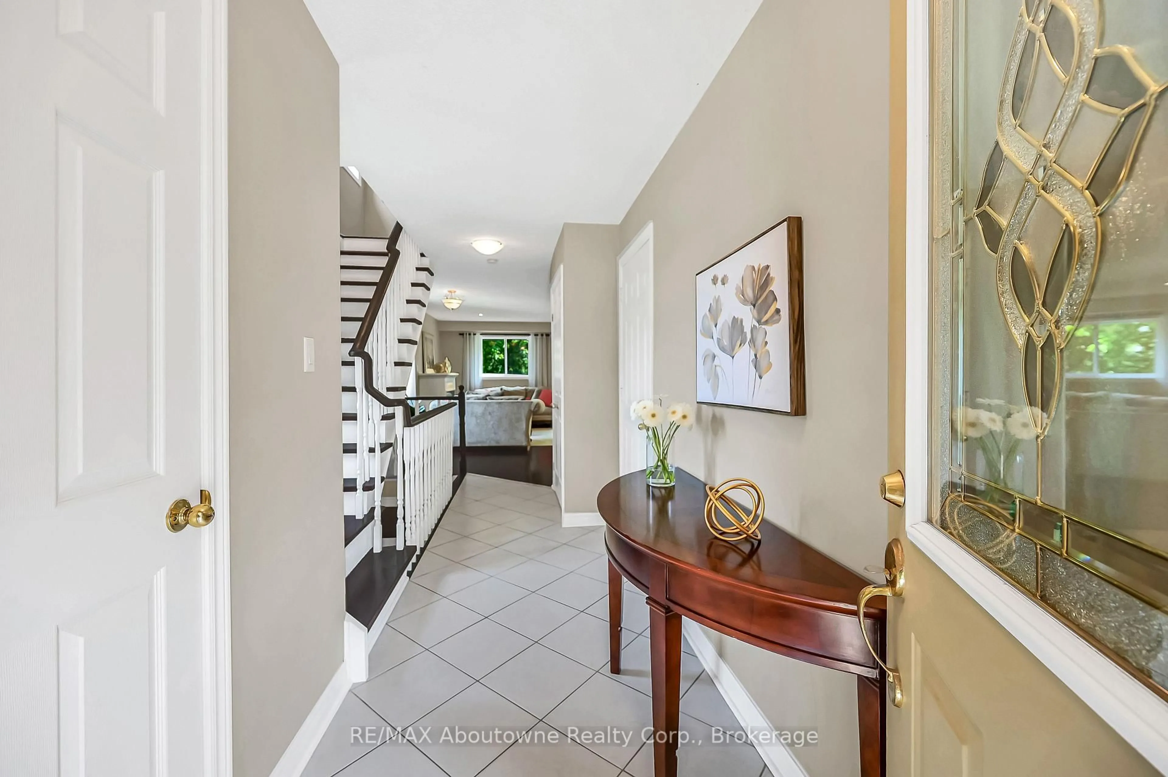 Indoor entryway for 31 Moss Blvd #Unit 30, Hamilton Ontario L9H 7A6