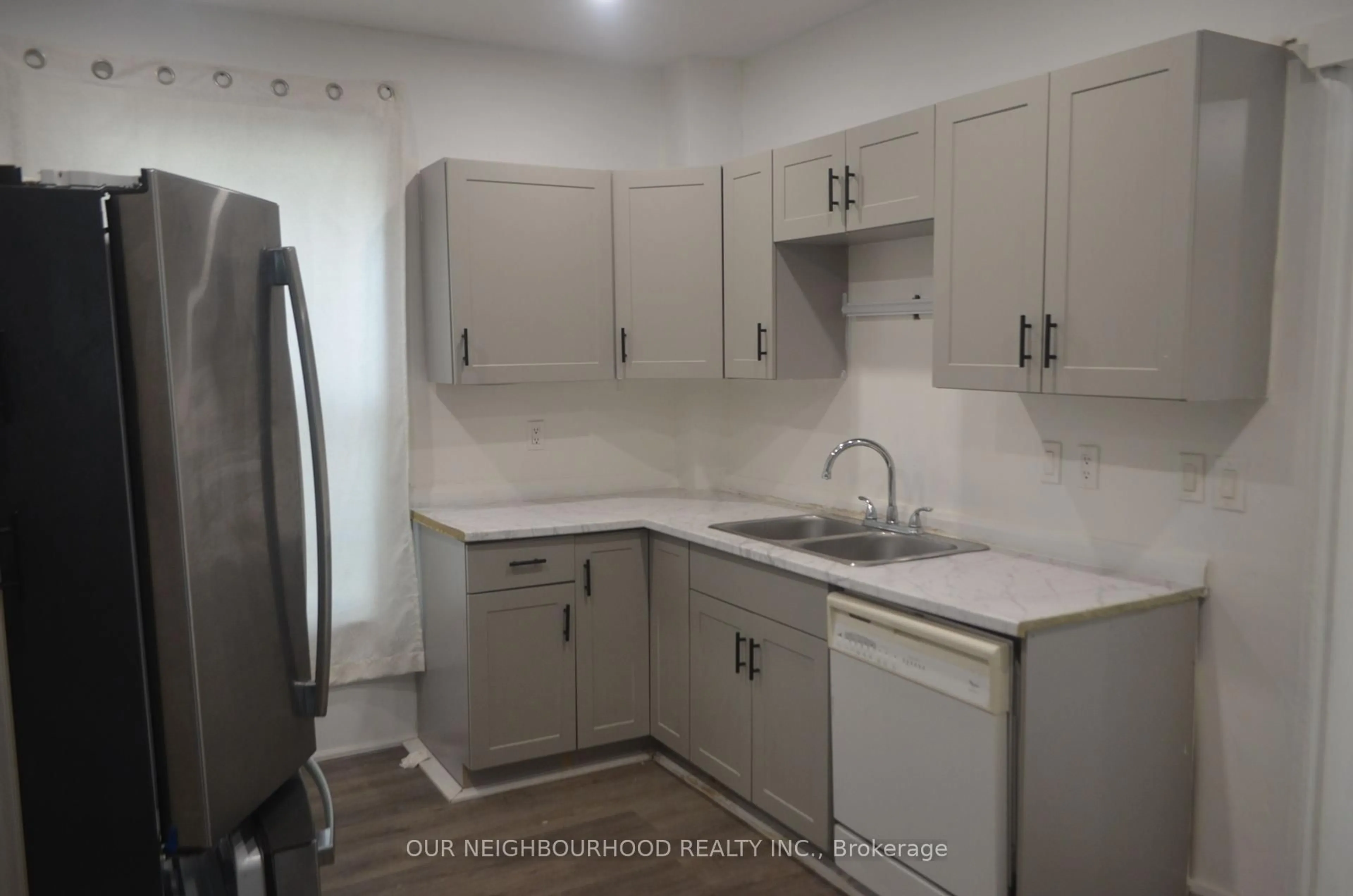 Standard kitchen, unknown for 162 Dundas St, Belleville Ontario K8N 1C8