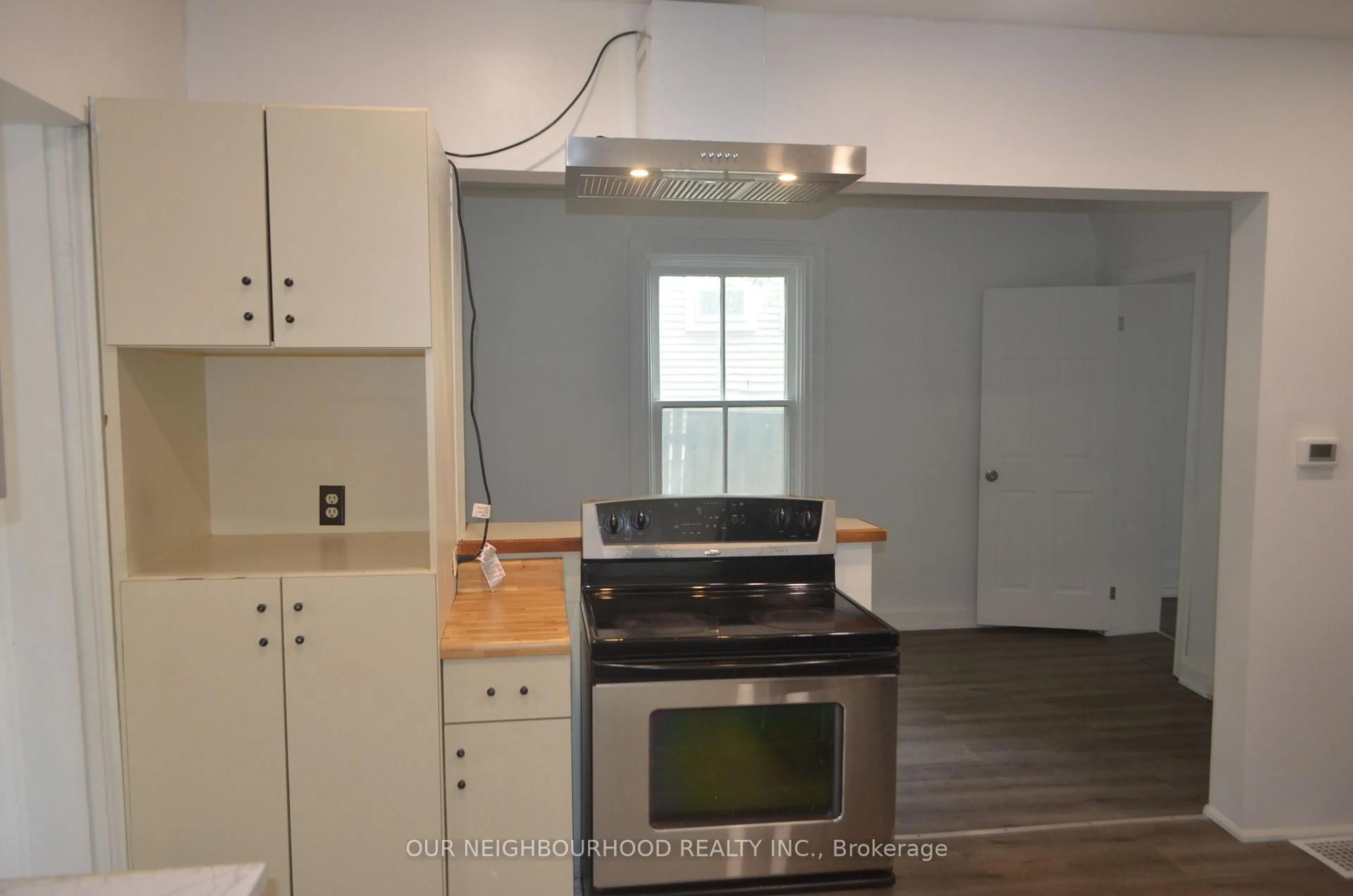 Standard kitchen, unknown for 162 Dundas St, Belleville Ontario K8N 1C8