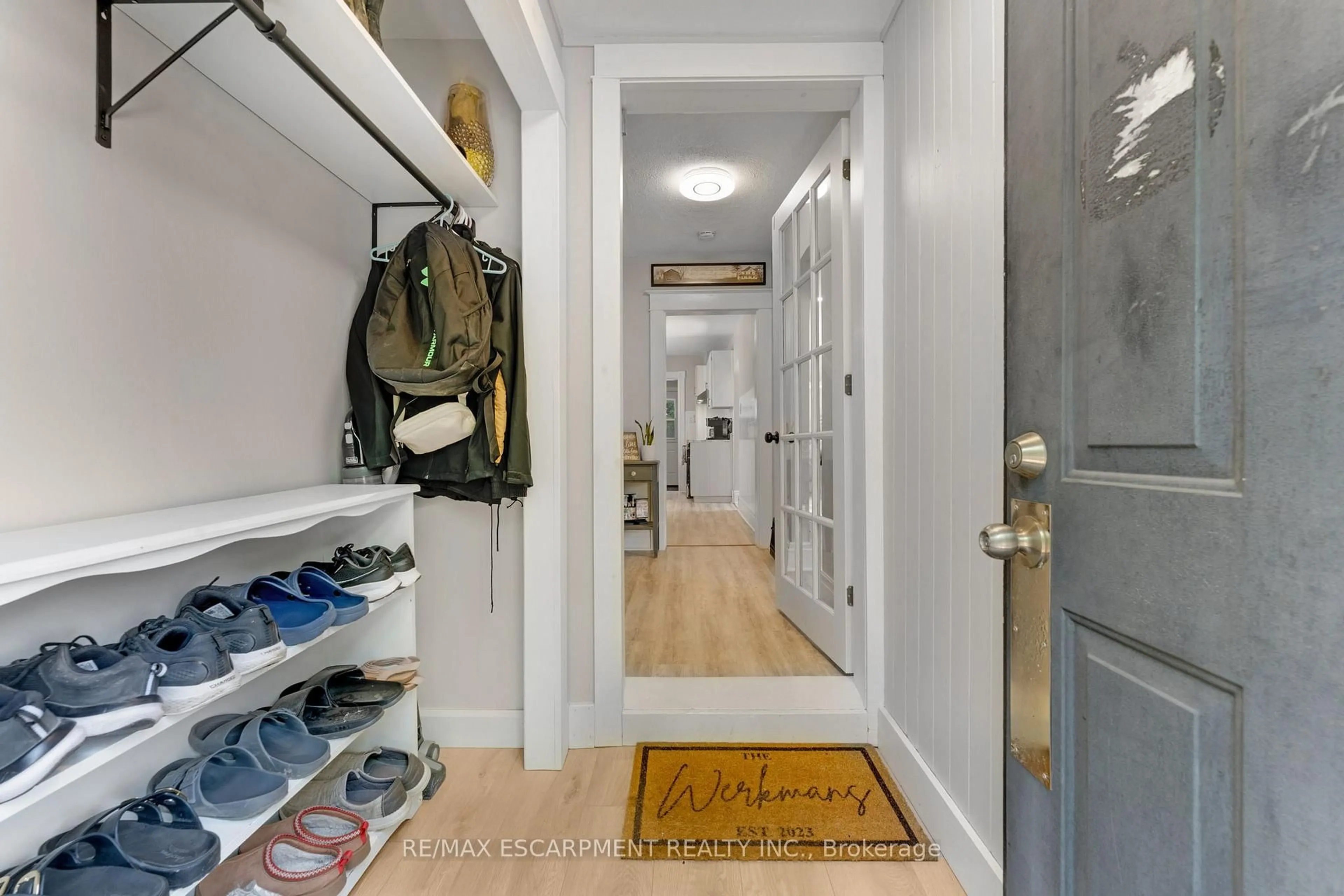 Indoor entryway for 6 St Patrick St, St. Catharines Ontario L2R 1J4