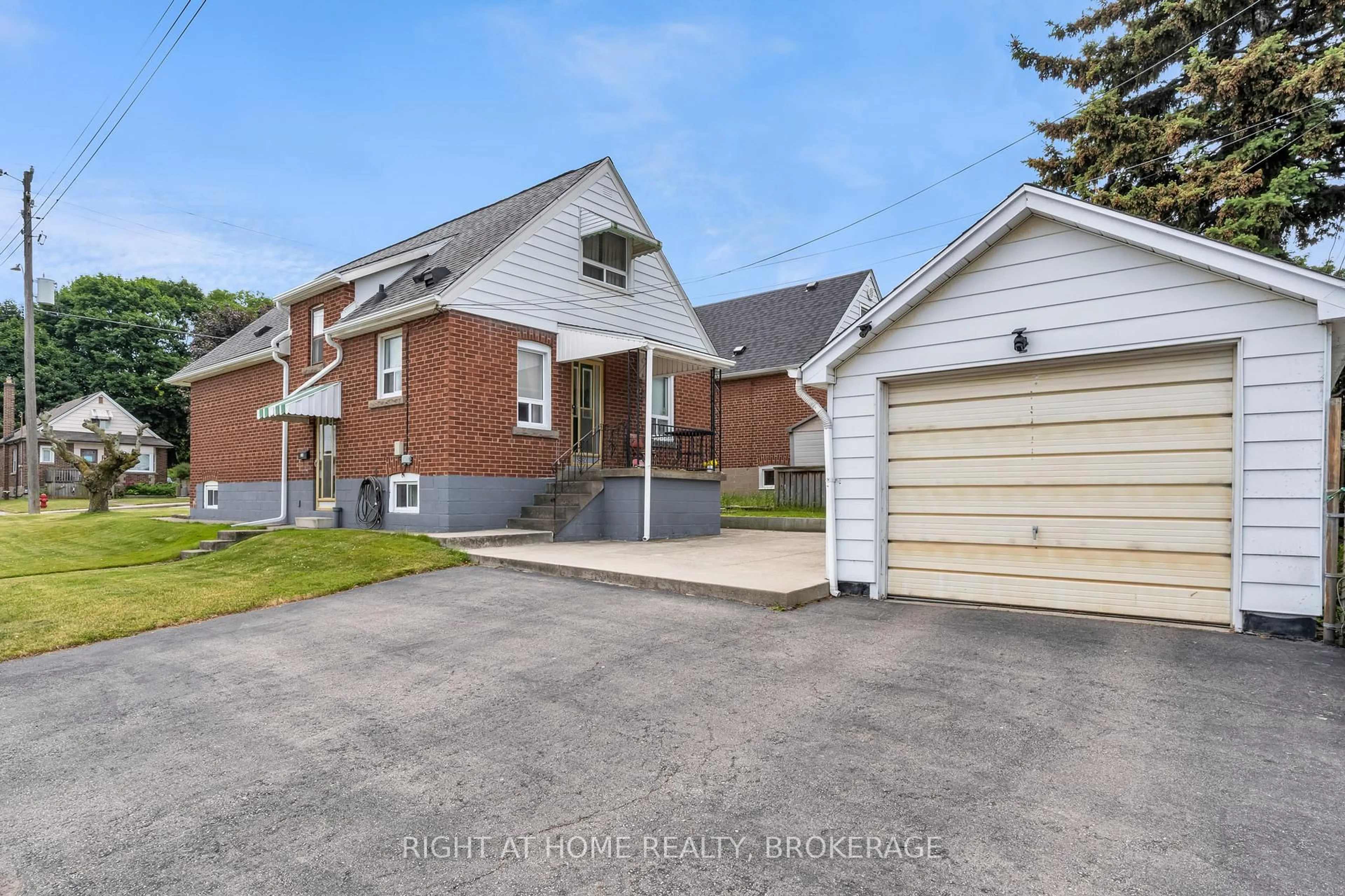 A pic from outside/outdoor area/front of a property/back of a property/a pic from drone, street for 220 Rodgers Rd, Hamilton Ontario L8K 3C5