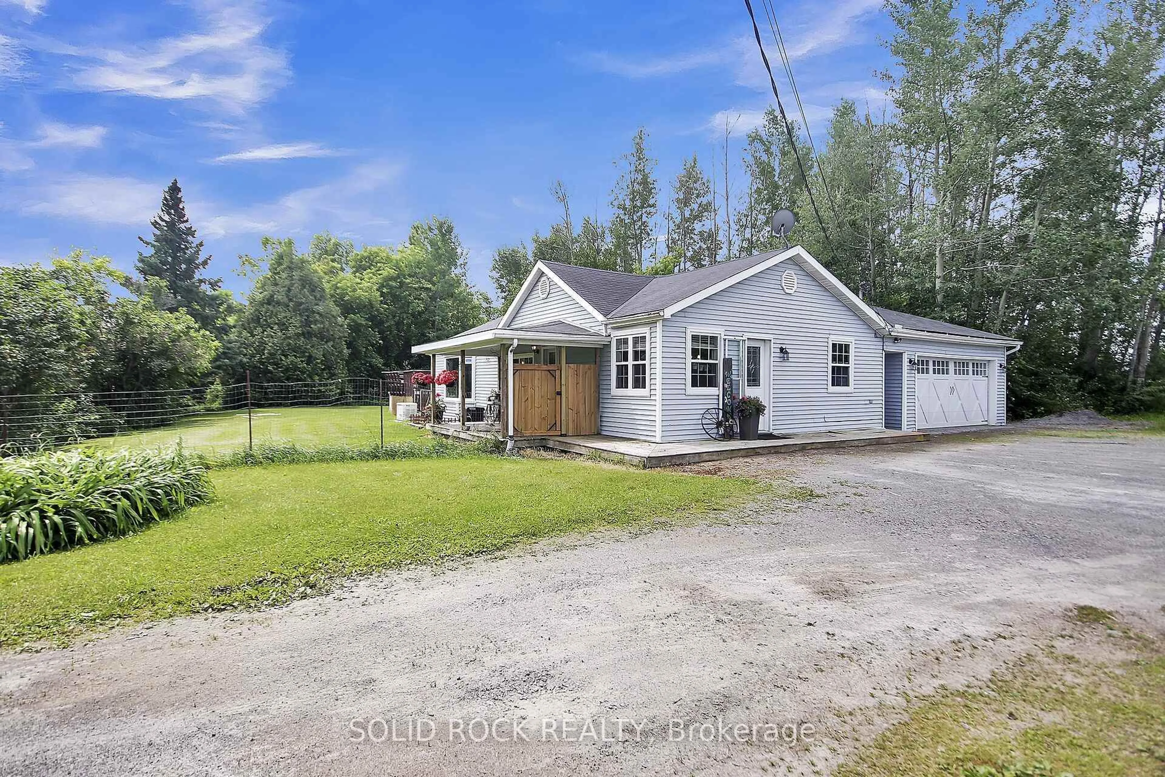 A pic from outside/outdoor area/front of a property/back of a property/a pic from drone, street for 7312 Bank St, Metcalfe Ontario K0A 2P0