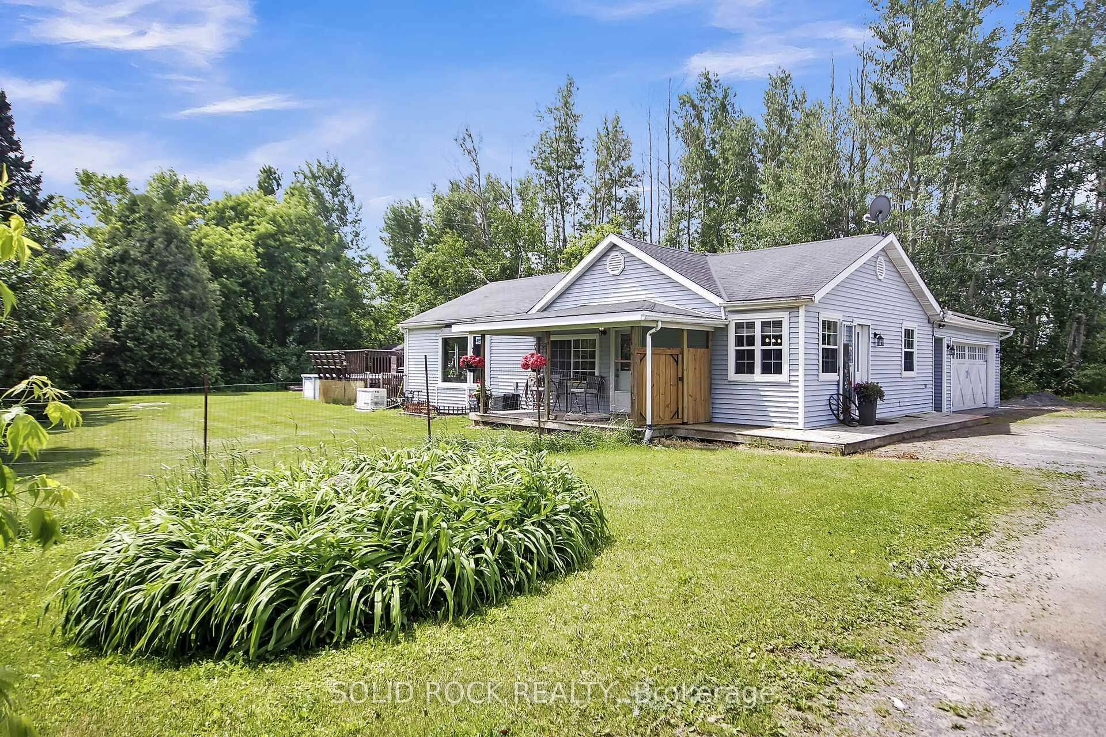A pic from outside/outdoor area/front of a property/back of a property/a pic from drone, unknown for 7312 Bank St, Metcalfe Ontario K0A 2P0
