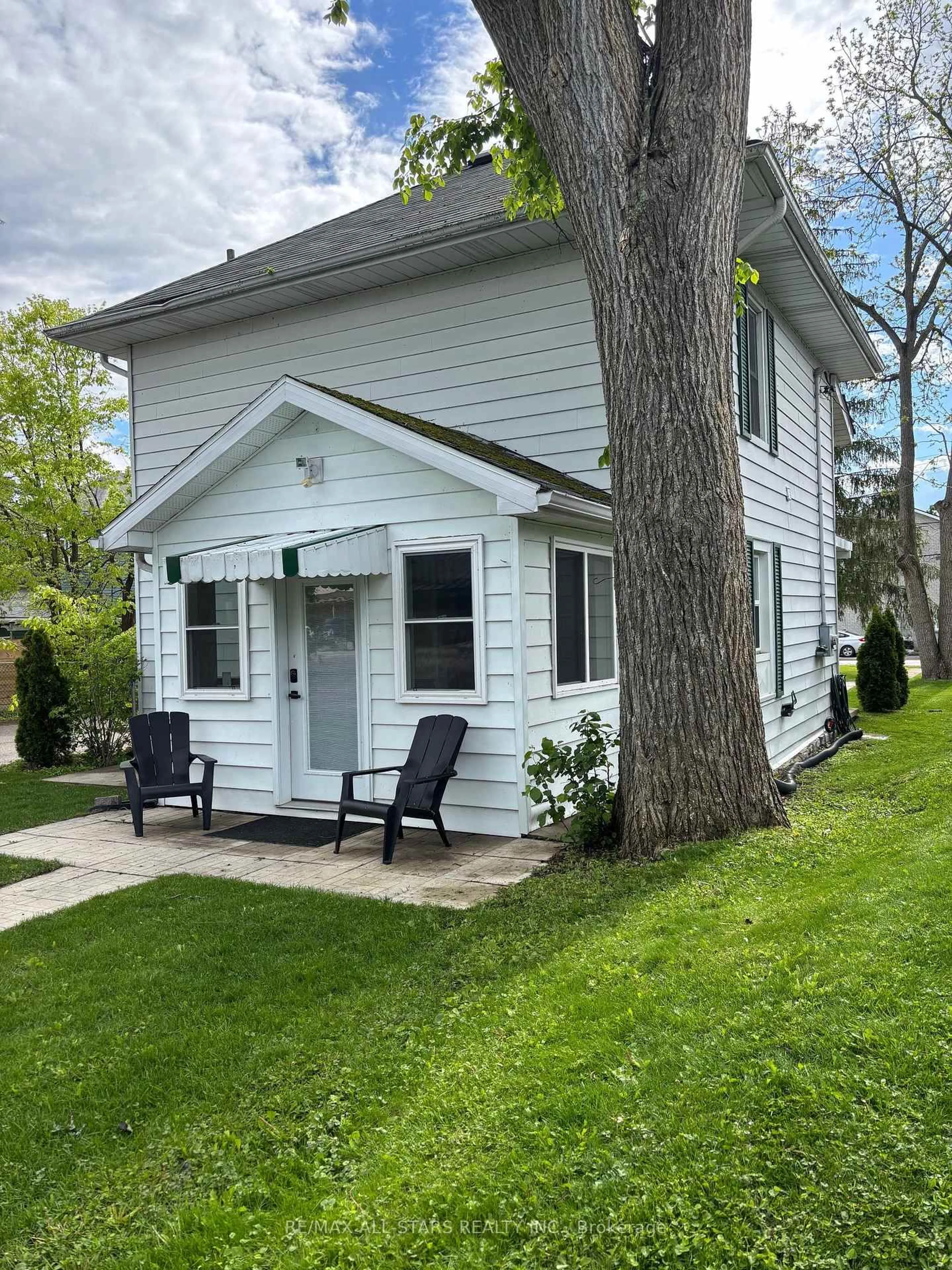 Home with vinyl exterior material, street for 22 Sherwood St, Kawartha Lakes Ontario K0M 1A0