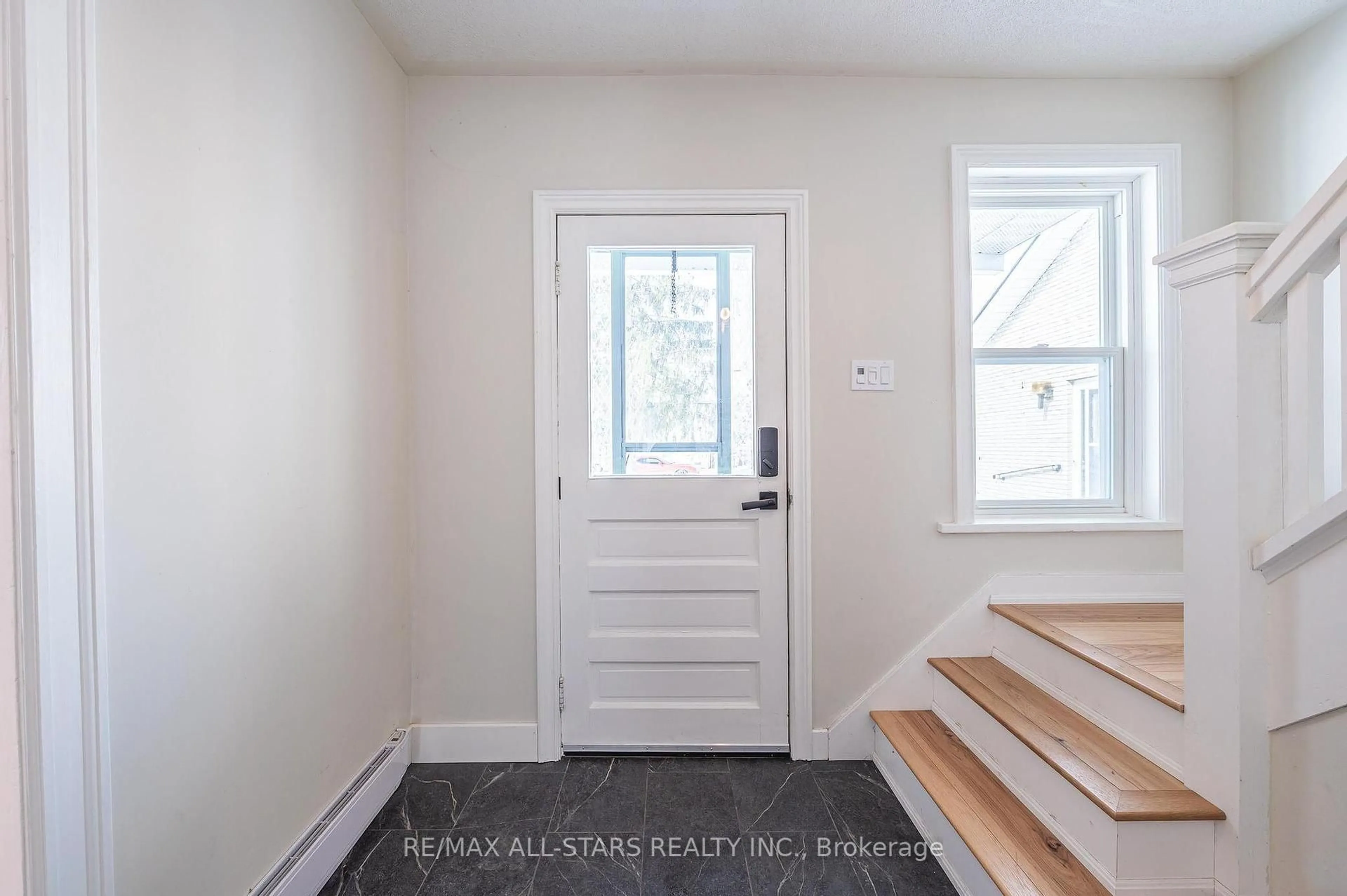 Indoor entryway for 22 Sherwood St, Kawartha Lakes Ontario K0M 1A0