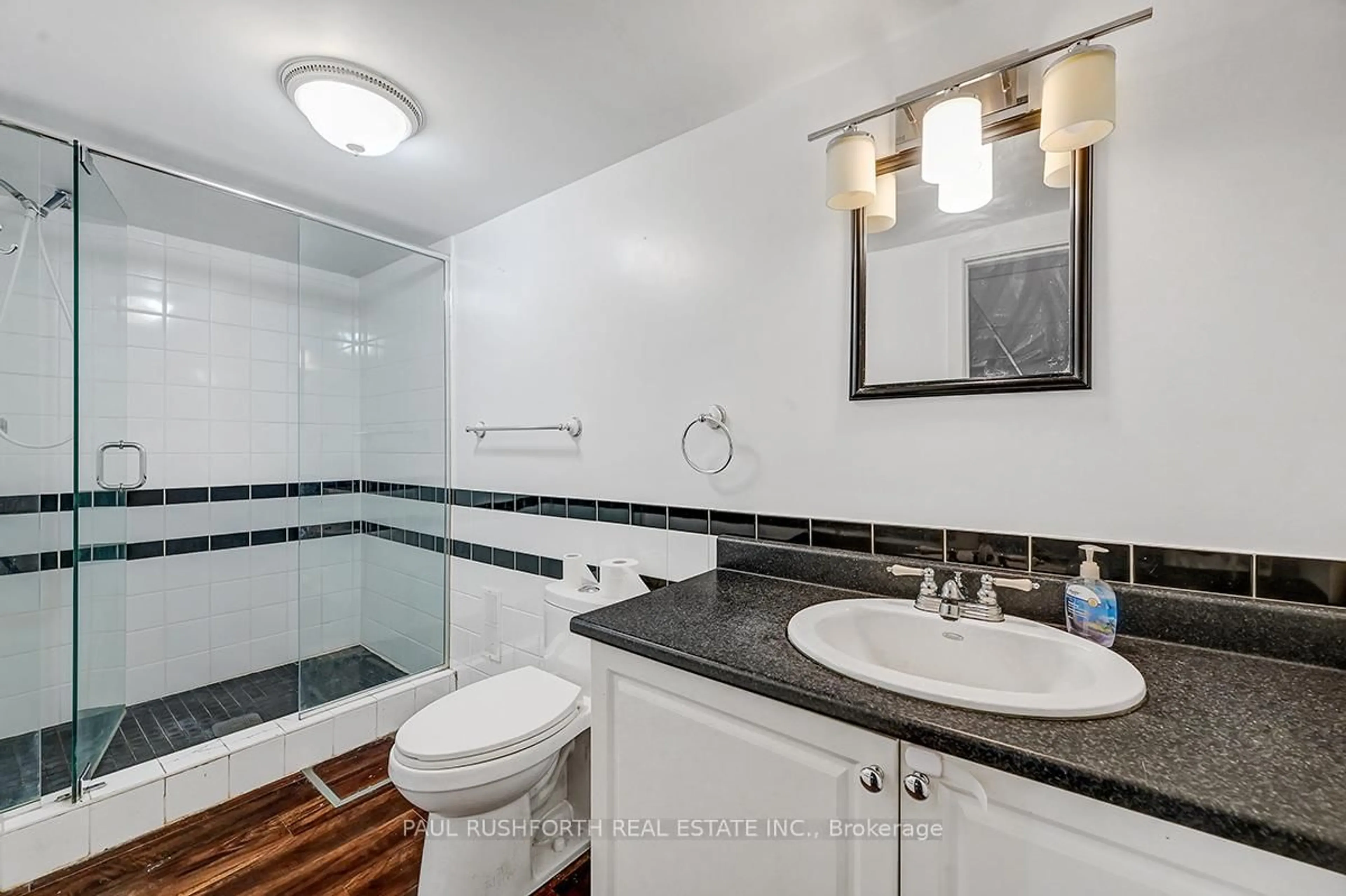 Standard bathroom, ceramic/tile floor for 1659 Abbey Rd, Ottawa Ontario K1G 0H4