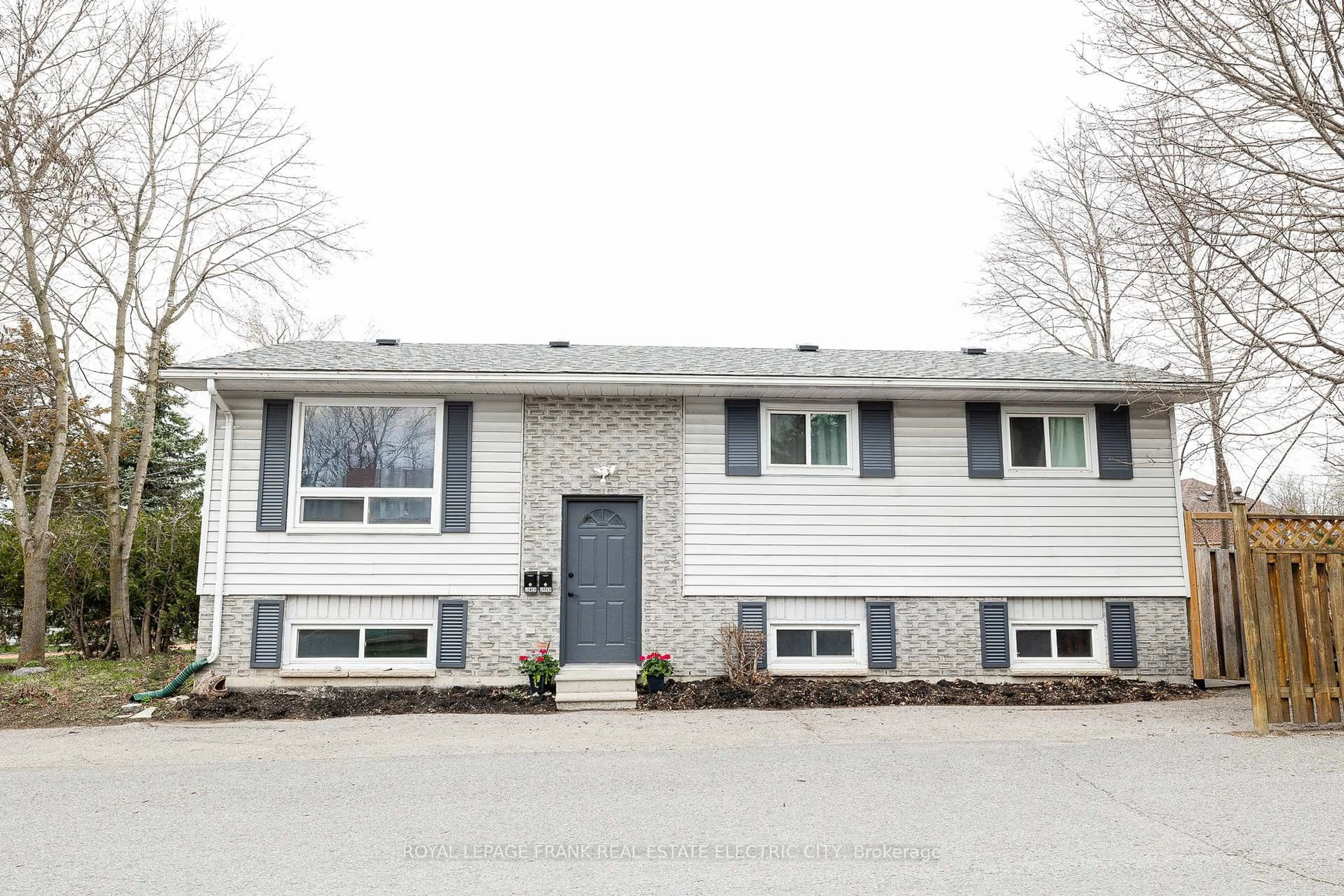 Home with vinyl exterior material, street for 746 Chemong Rd, Peterborough North Ontario K9H 5Y9