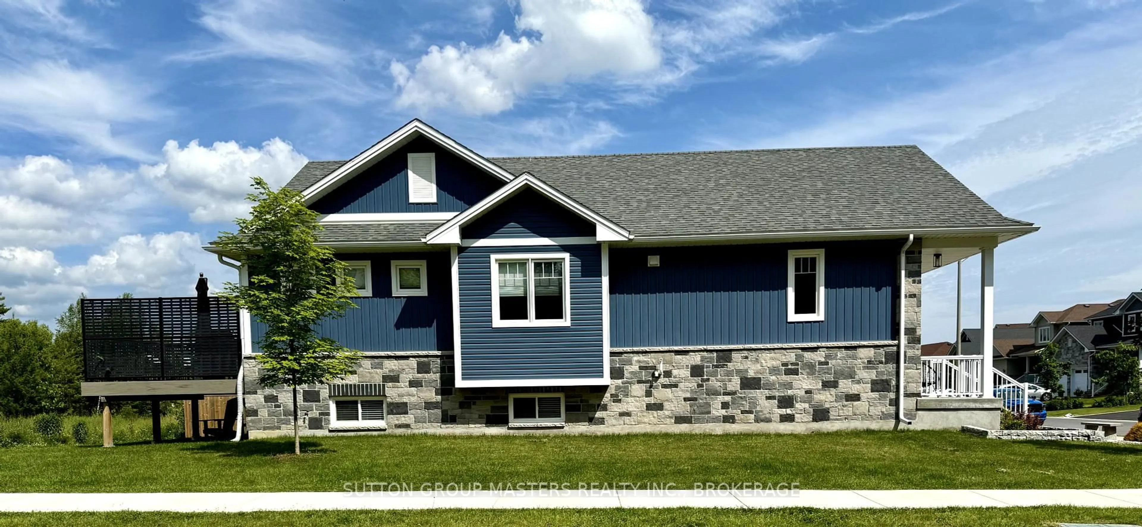 Home with vinyl exterior material, building for 200 Mill Pond Pl, Kingston Ontario K7M 0C9