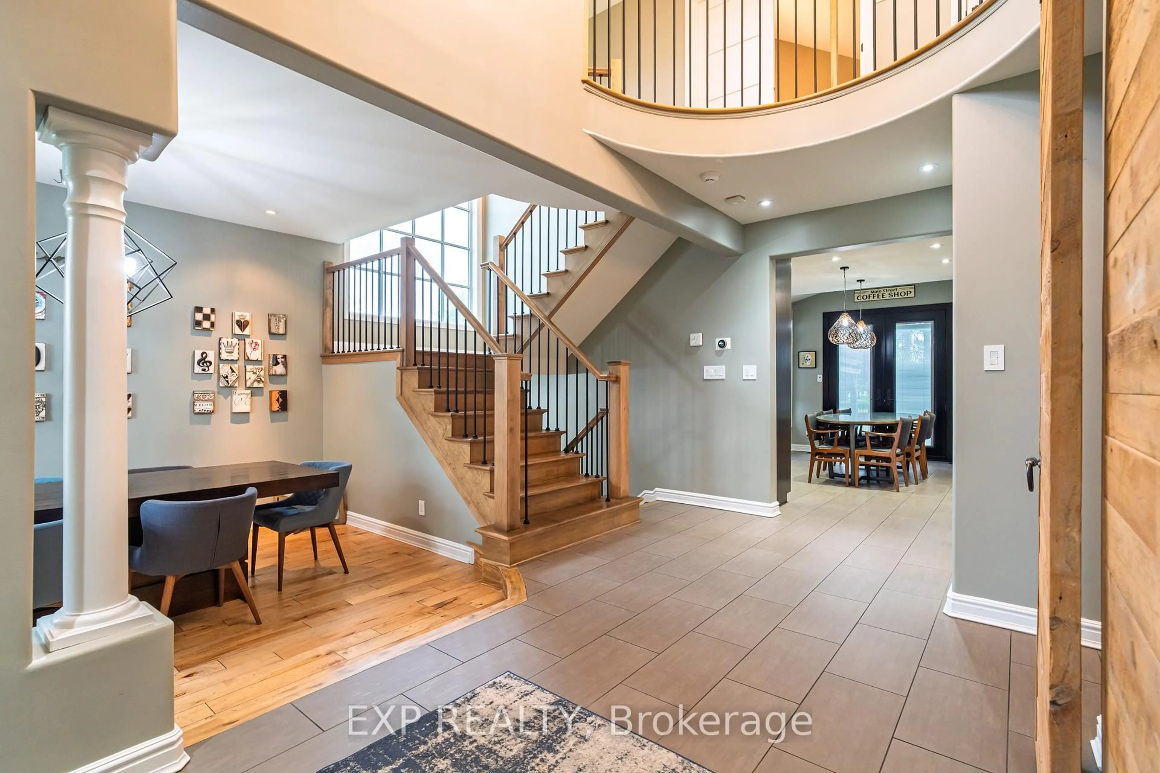 Indoor entryway for 1466 Rhea Pl, Ottawa Ontario K1V 1H1