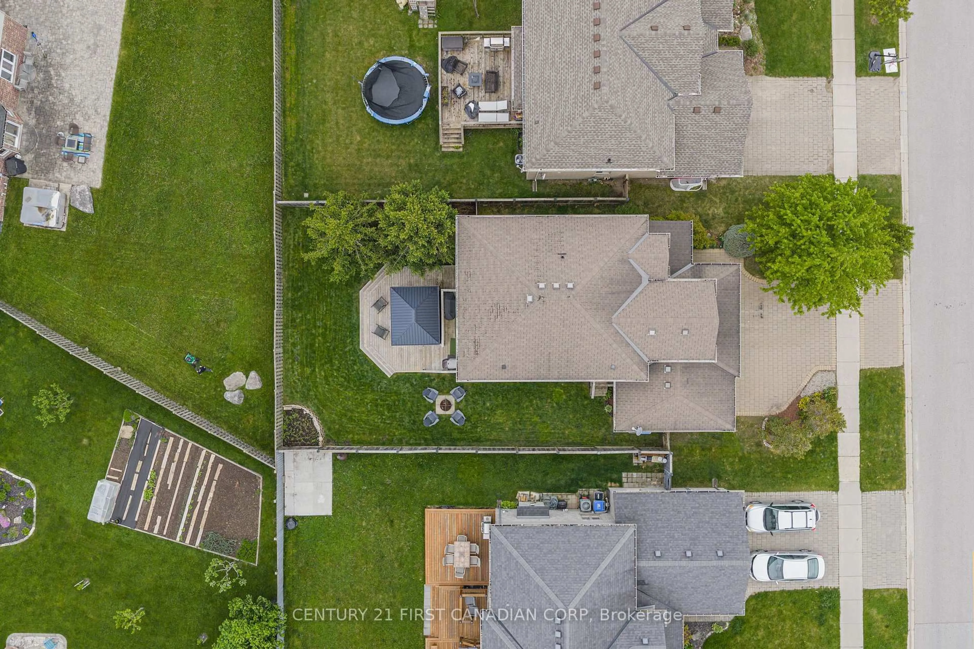 A pic from outside/outdoor area/front of a property/back of a property/a pic from drone, street for 21 Maplewood Lane, Middlesex Centre Ontario M0M 2A0