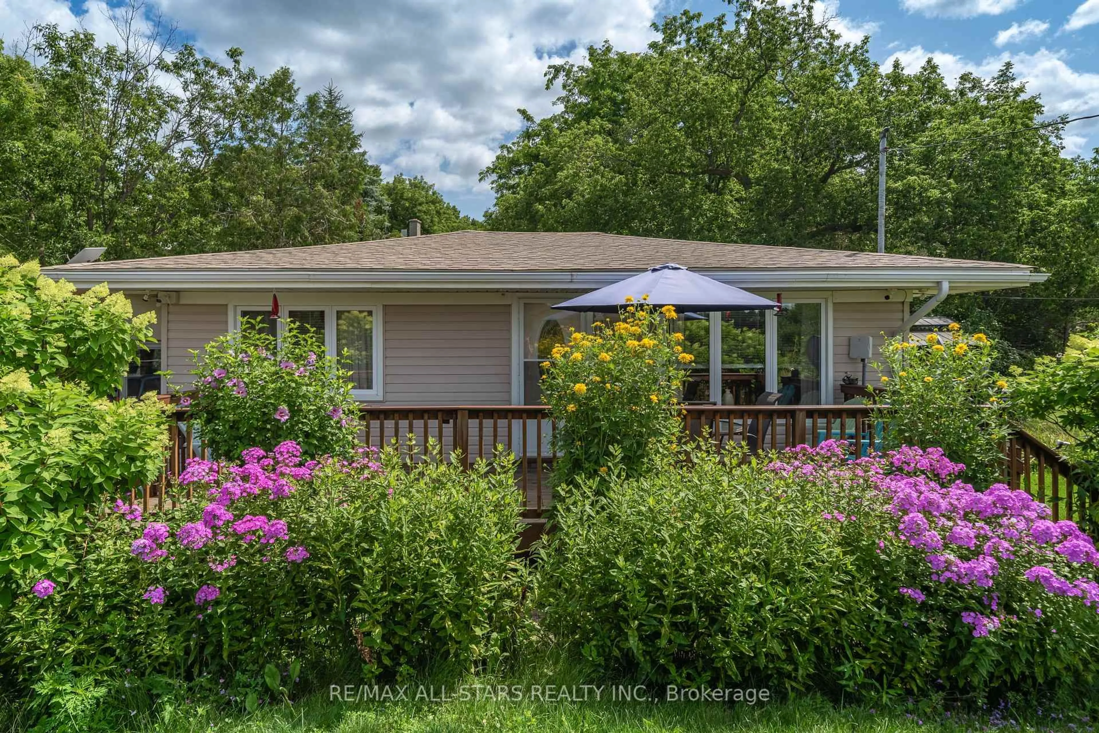 Patio, street for 911 County Rd. 38, Trent Hills Ontario K0L 1L0
