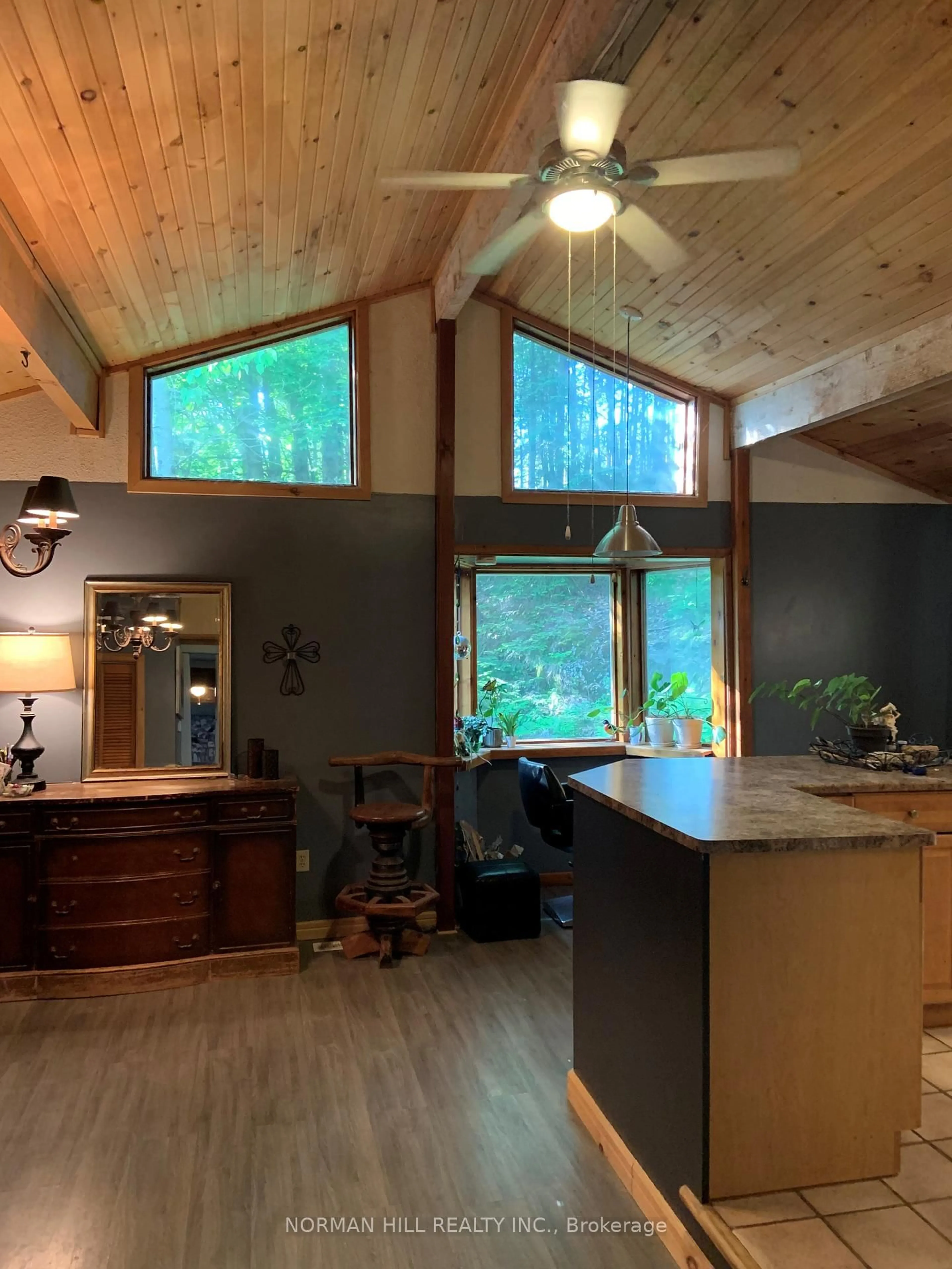Open concept kitchen, wood/laminate floor for 1094 Springdale Park Rd, Bracebridge Ontario P1L 1W9