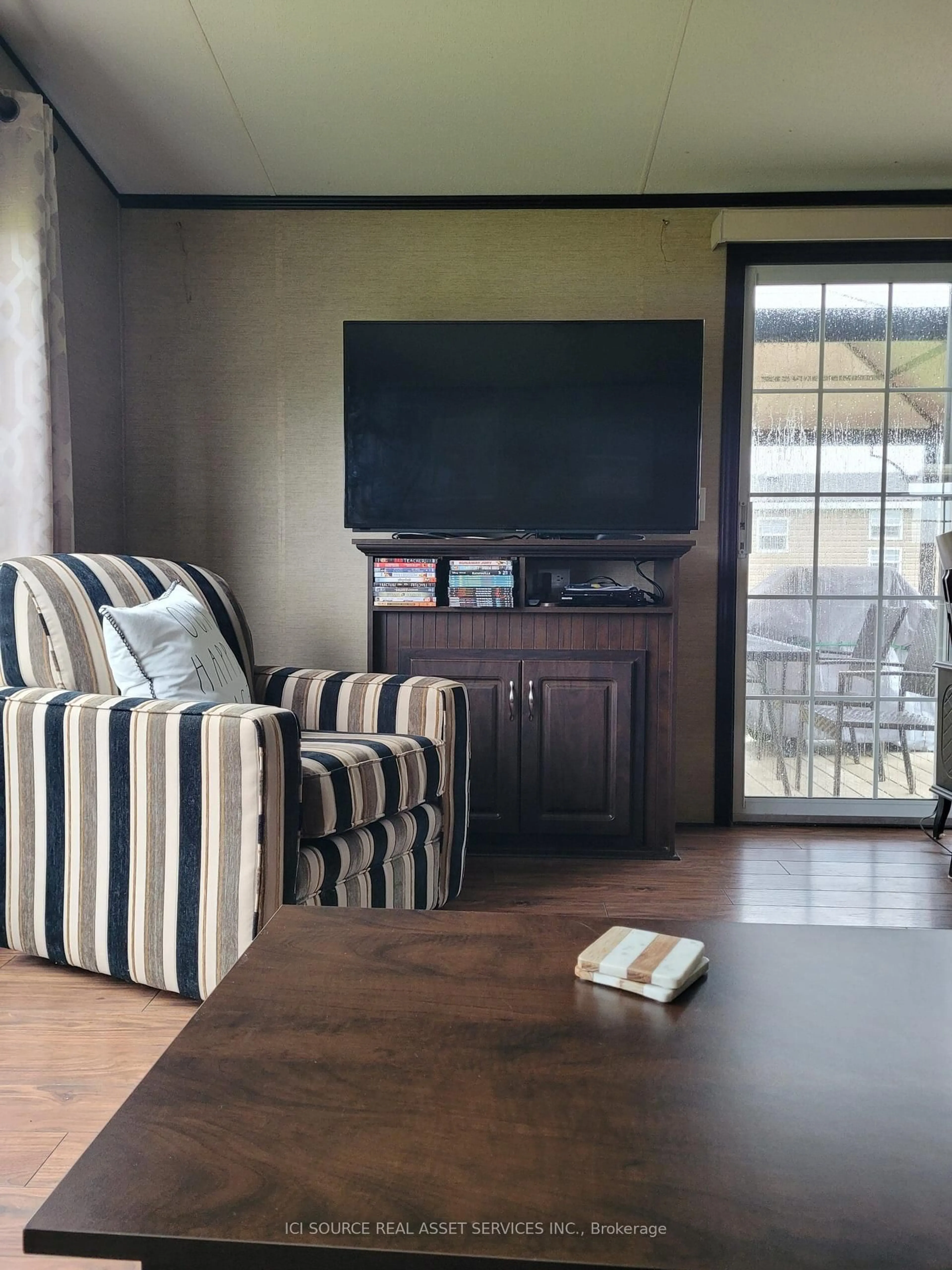Living room with furniture, wood/laminate floor for 1235 Villiers Line #GDFR025, Otonabee-South Monaghan Ontario K0L 2G0