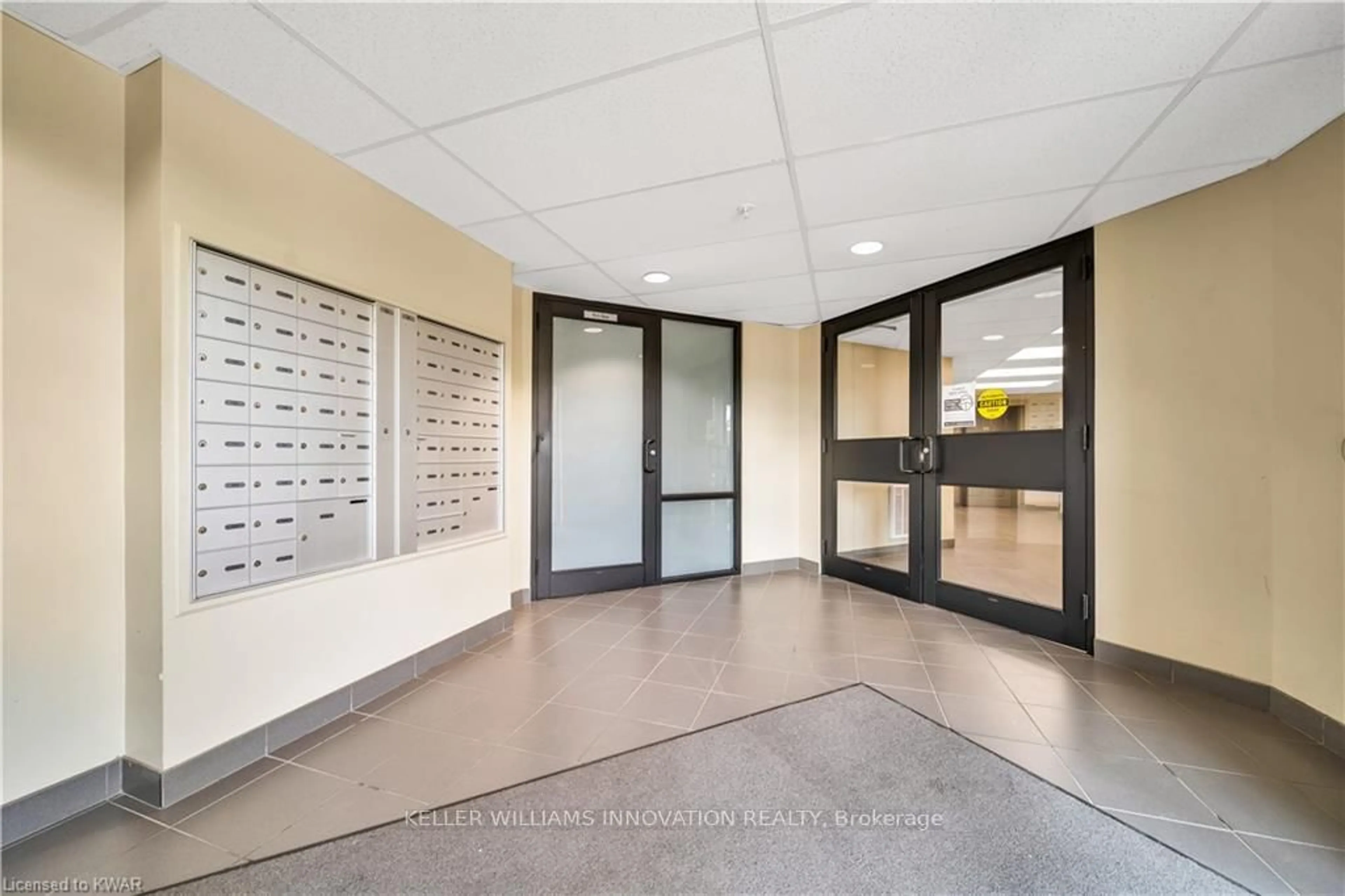 Indoor foyer for 50 Bryan Crt #101, Kitchener Ontario N2A 4N4