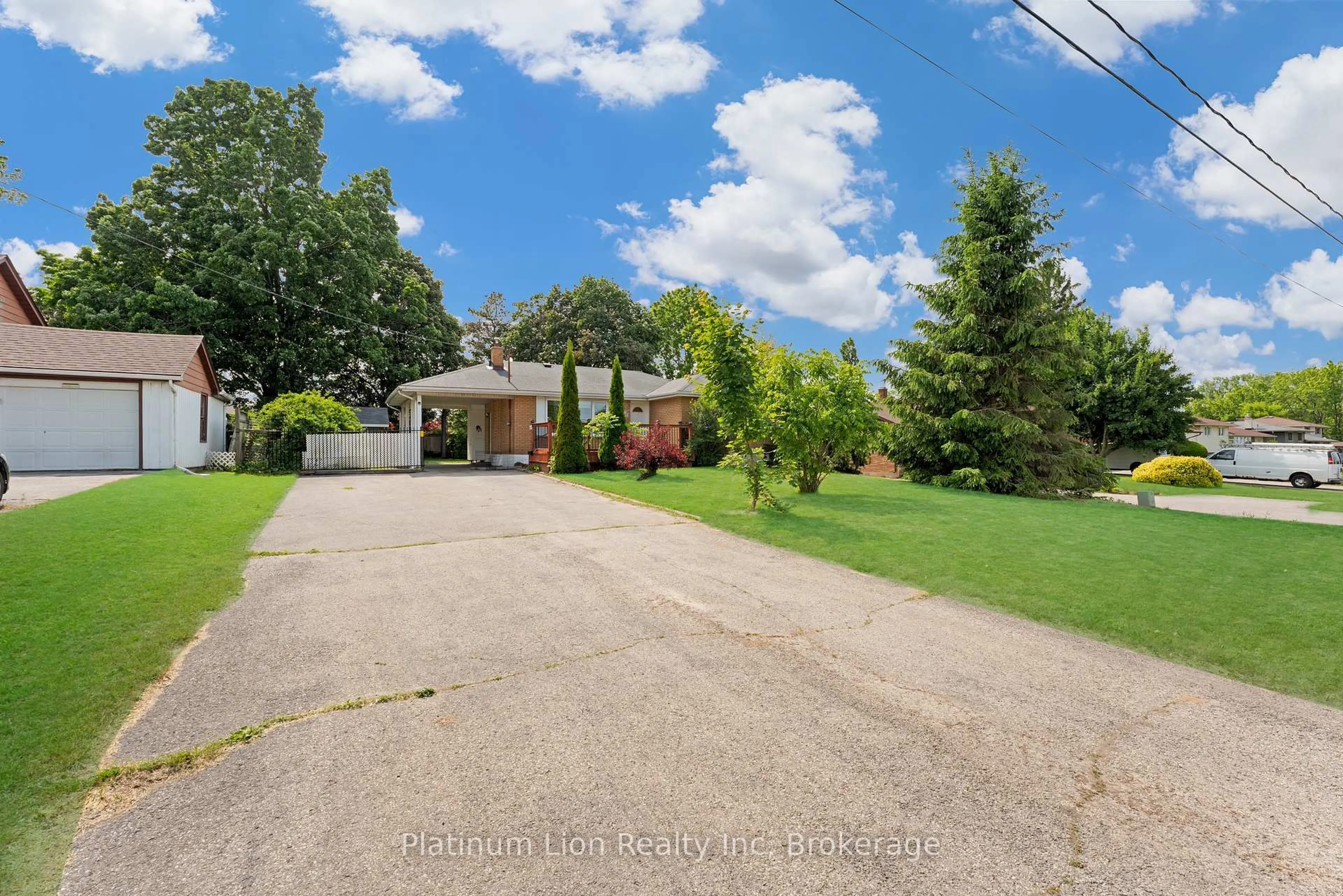 A pic from outside/outdoor area/front of a property/back of a property/a pic from drone, street for 293 King George Rd, Brantford Ontario N3R 5L1