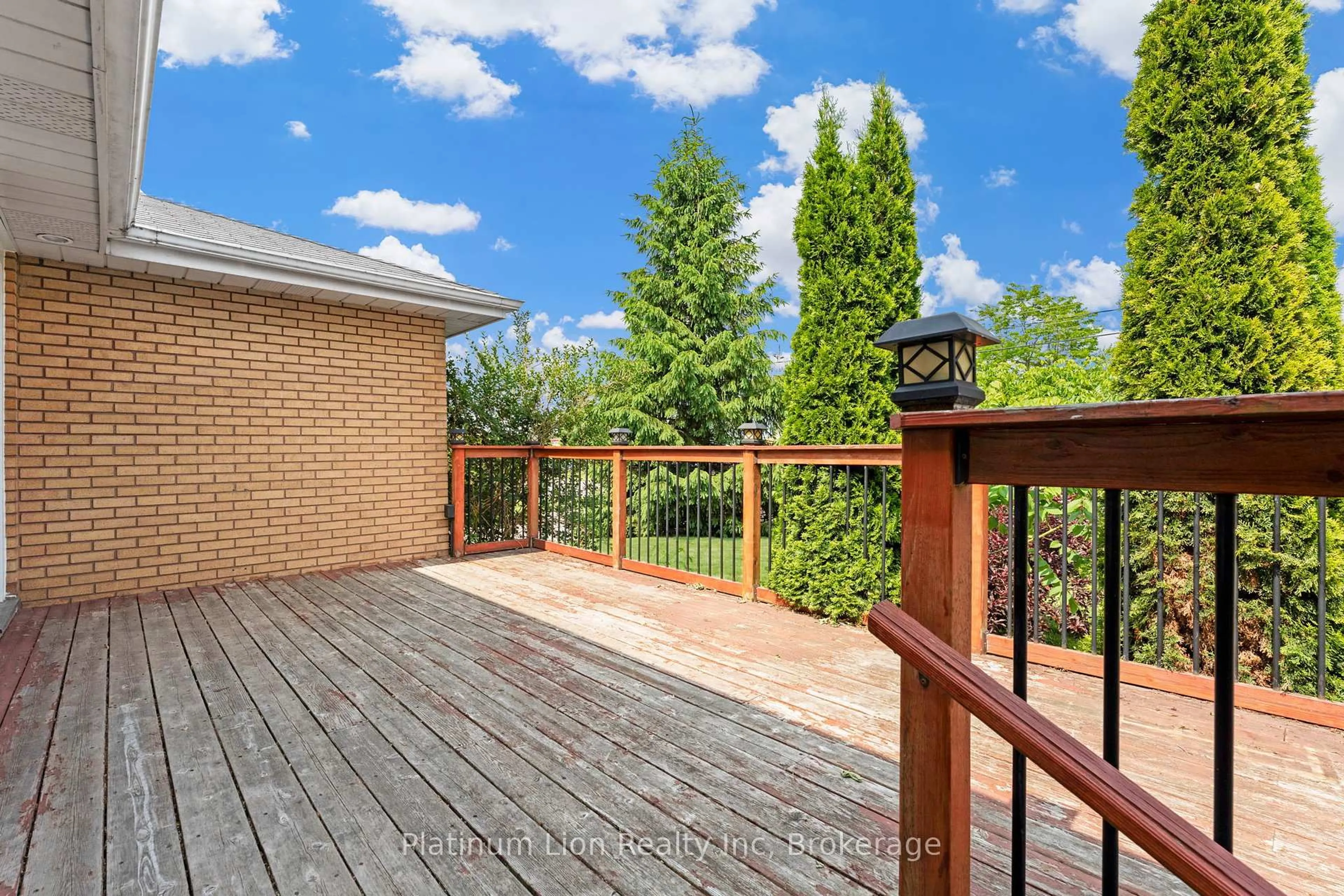 Patio, unknown for 293 King George Rd, Brantford Ontario N3R 5L1