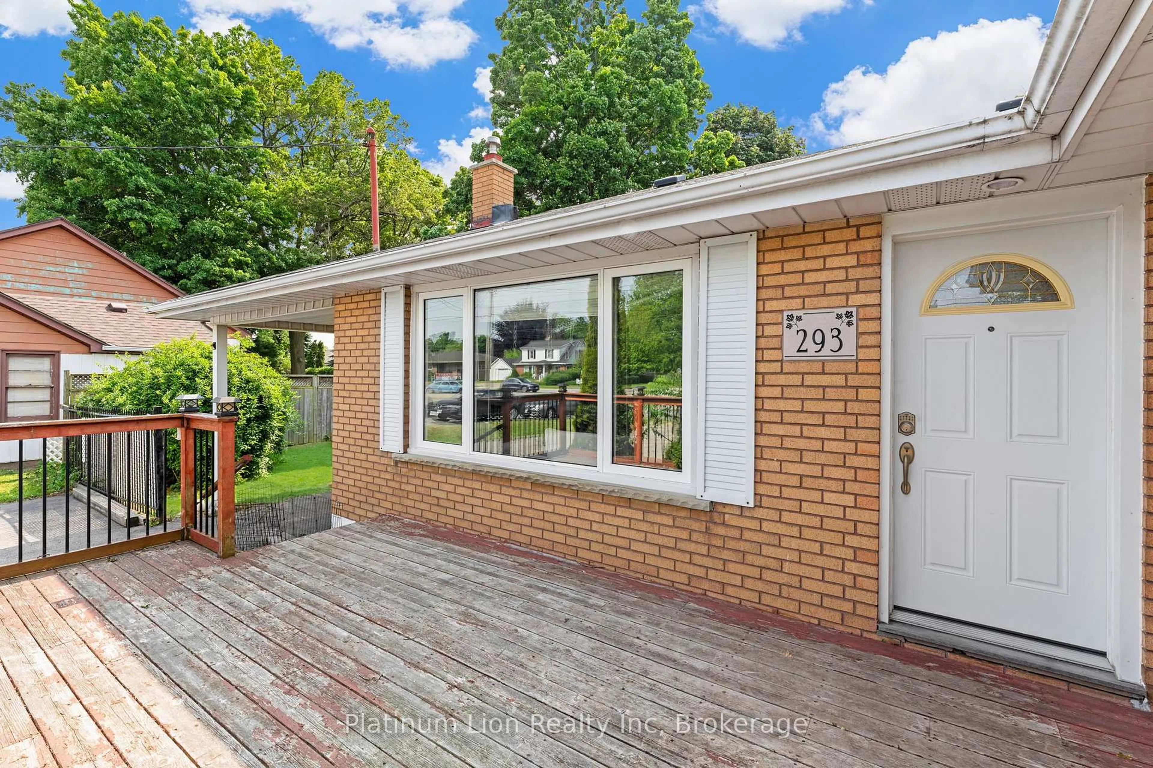 Home with brick exterior material, street for 293 King George Rd, Brantford Ontario N3R 5L1