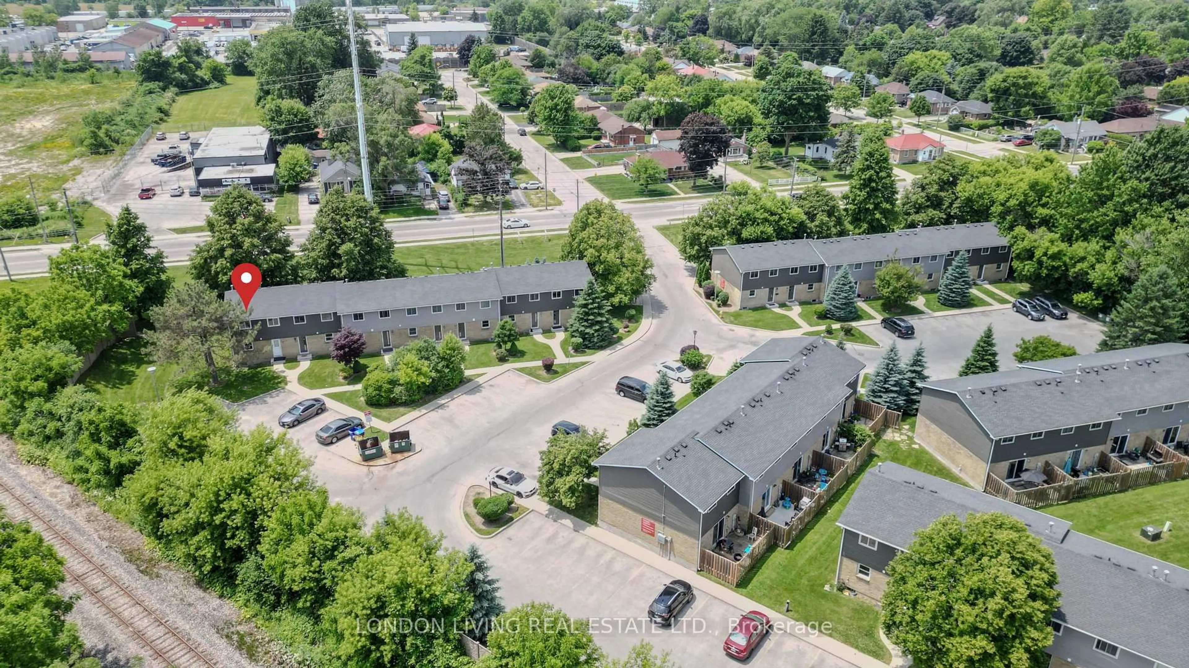 A pic from outside/outdoor area/front of a property/back of a property/a pic from drone, city buildings view from balcony for 470 Second St #7, London East Ontario N5V 3X2