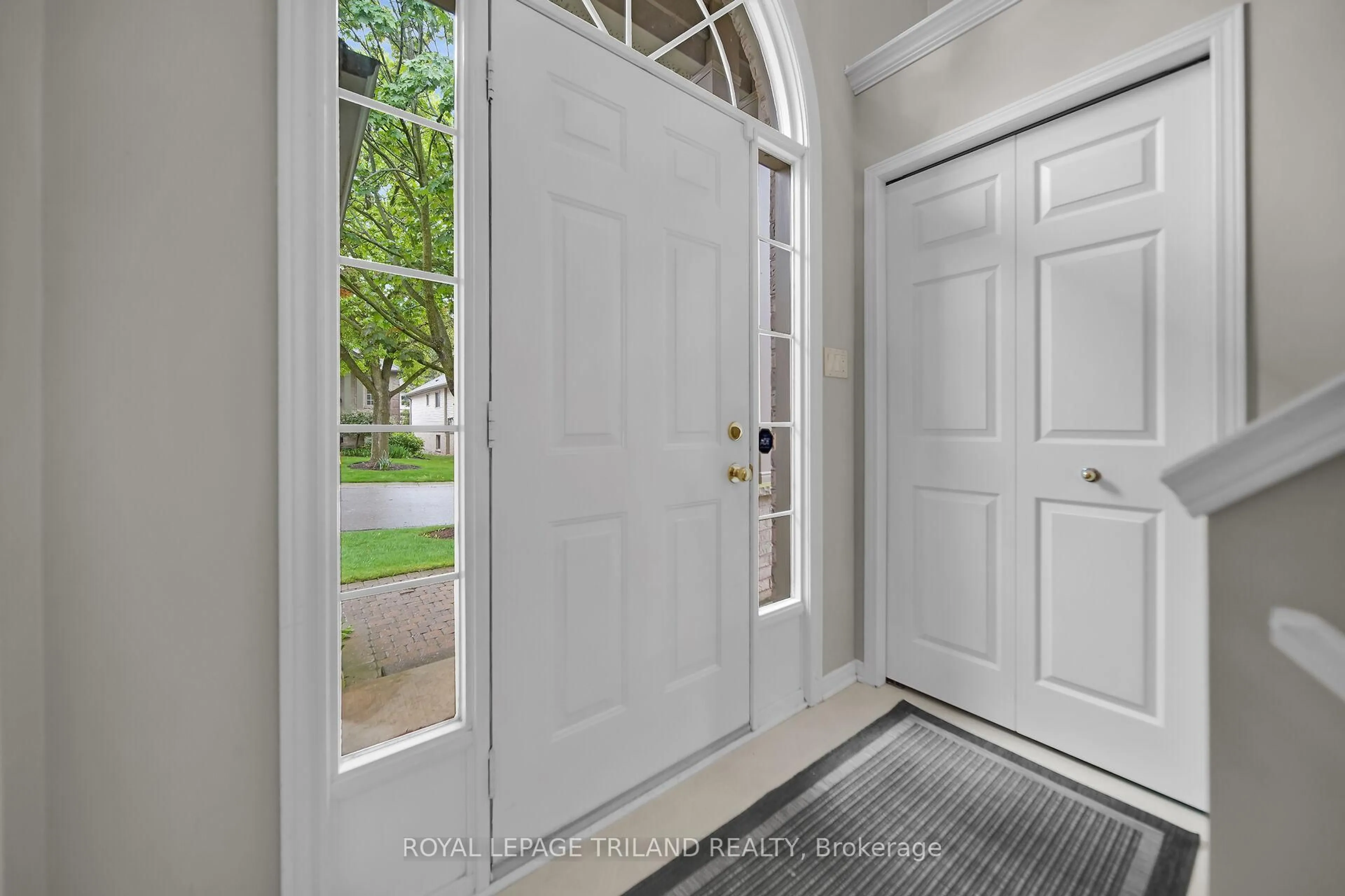 Indoor entryway for 1499 Byron Baseline Rd #4, London South Ontario N6K 4T4