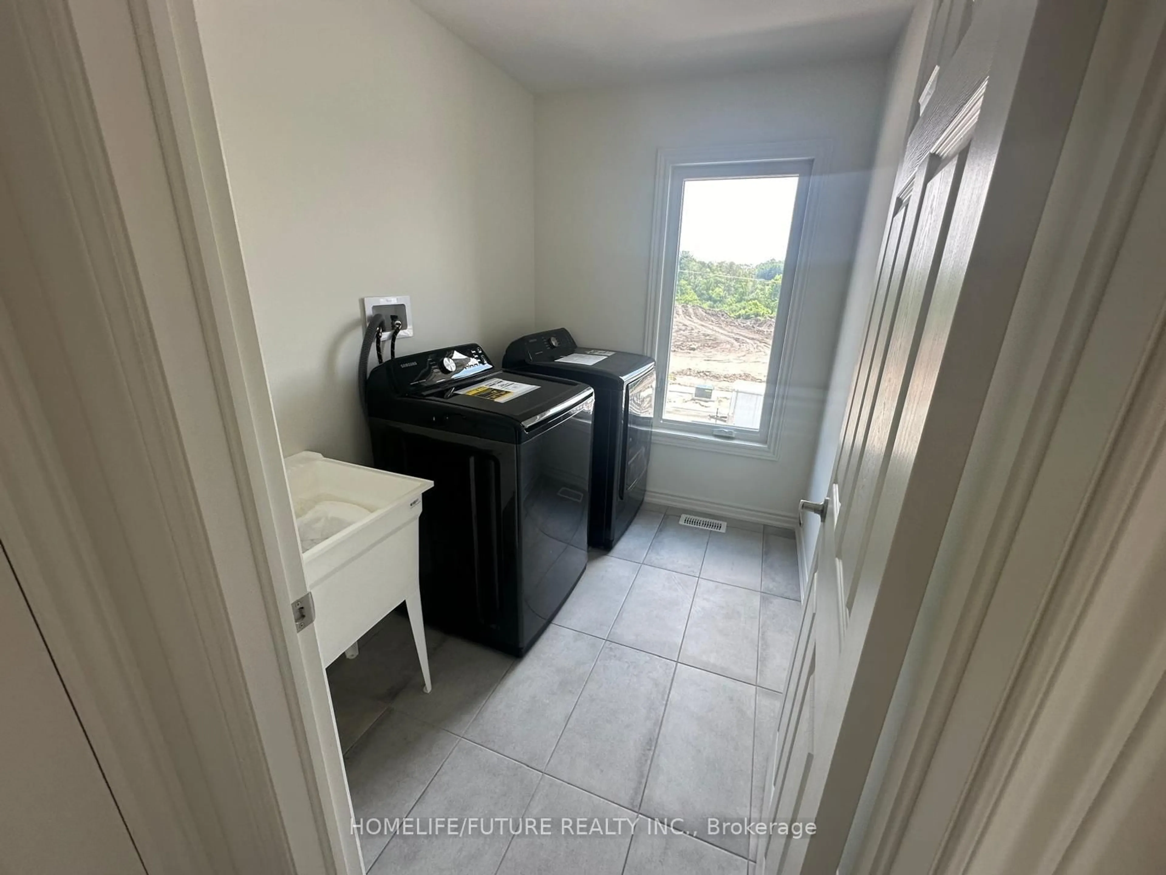 Laundry room for 1113 Trailsview Ave, Cobourg Ontario K9A 4J5