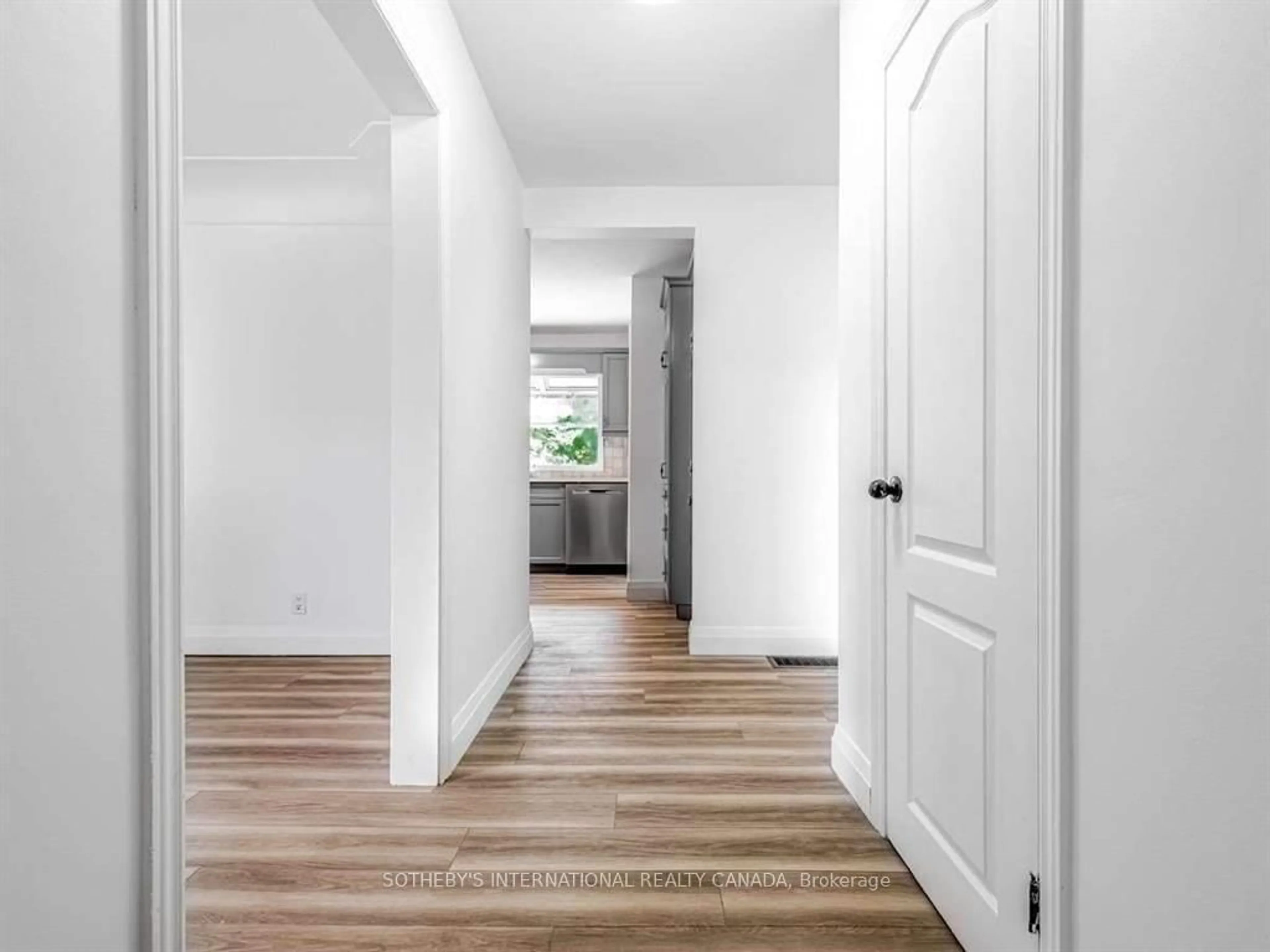 Indoor entryway for 15 Miller Dr, Hamilton Ontario L9H 2H9