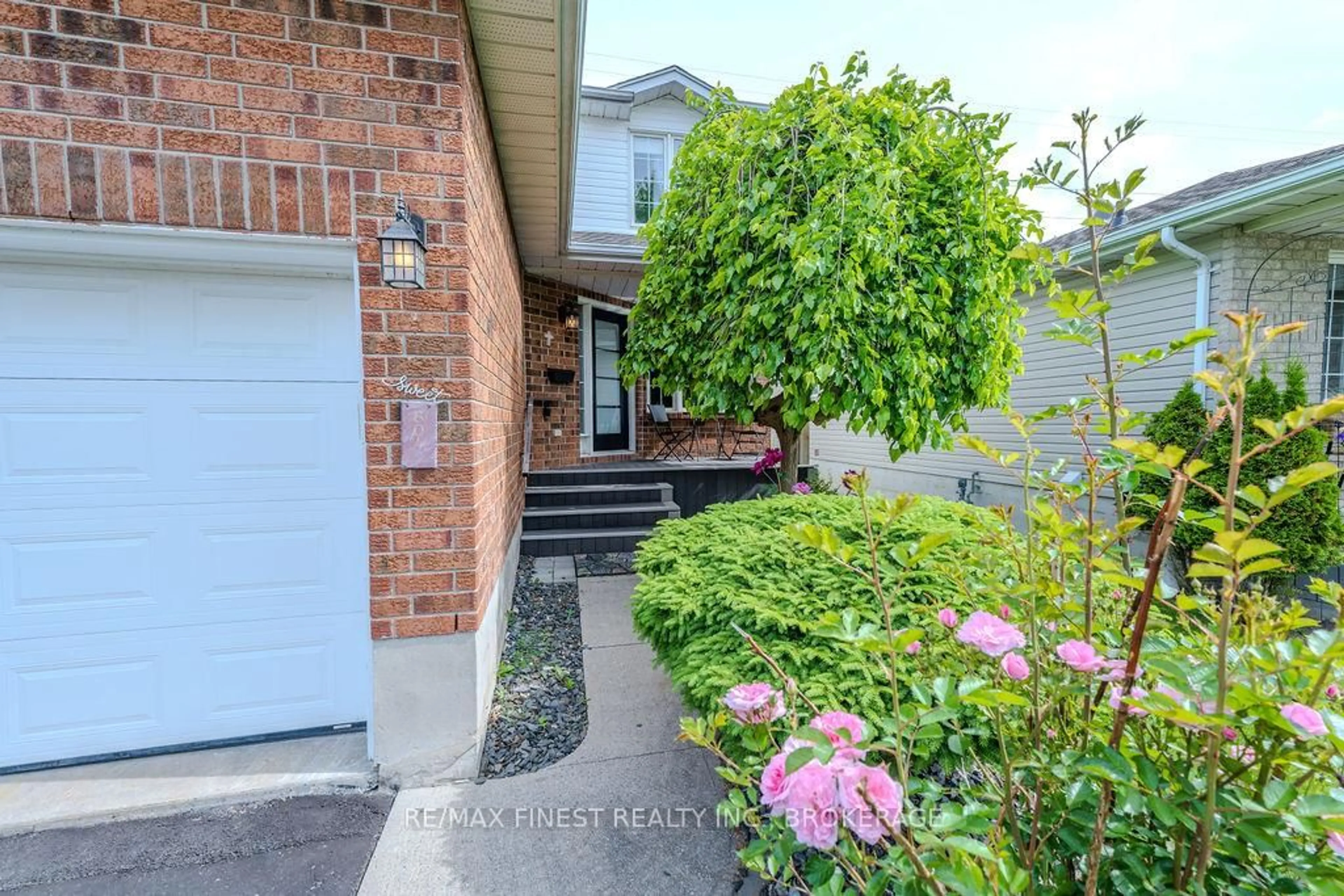 Unknown for 804 Peachwood St, Kingston Ontario K7P 3G6