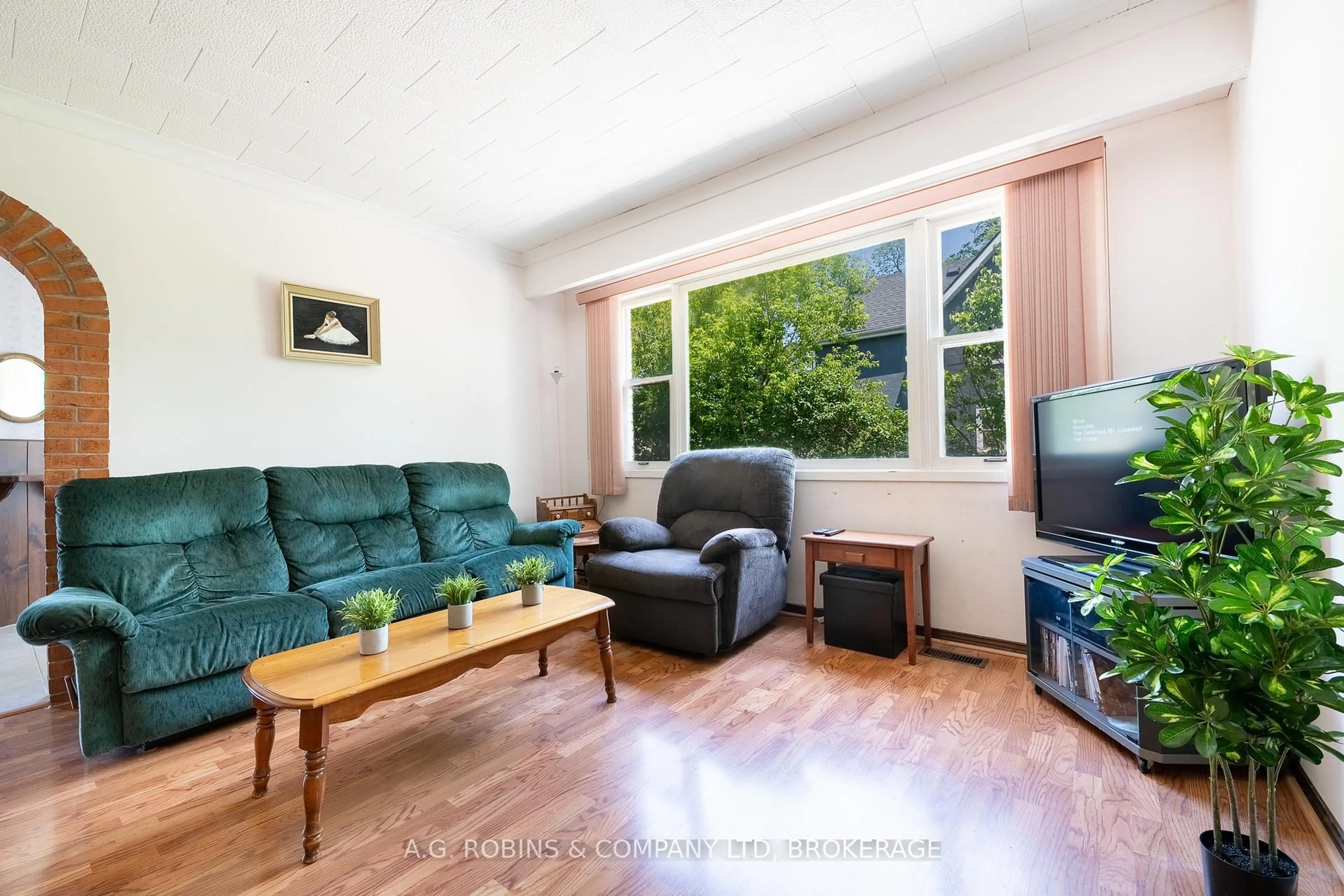 Living room with furniture, wood/laminate floor for 52 Charles St, Port Colborne Ontario L3K 3R4
