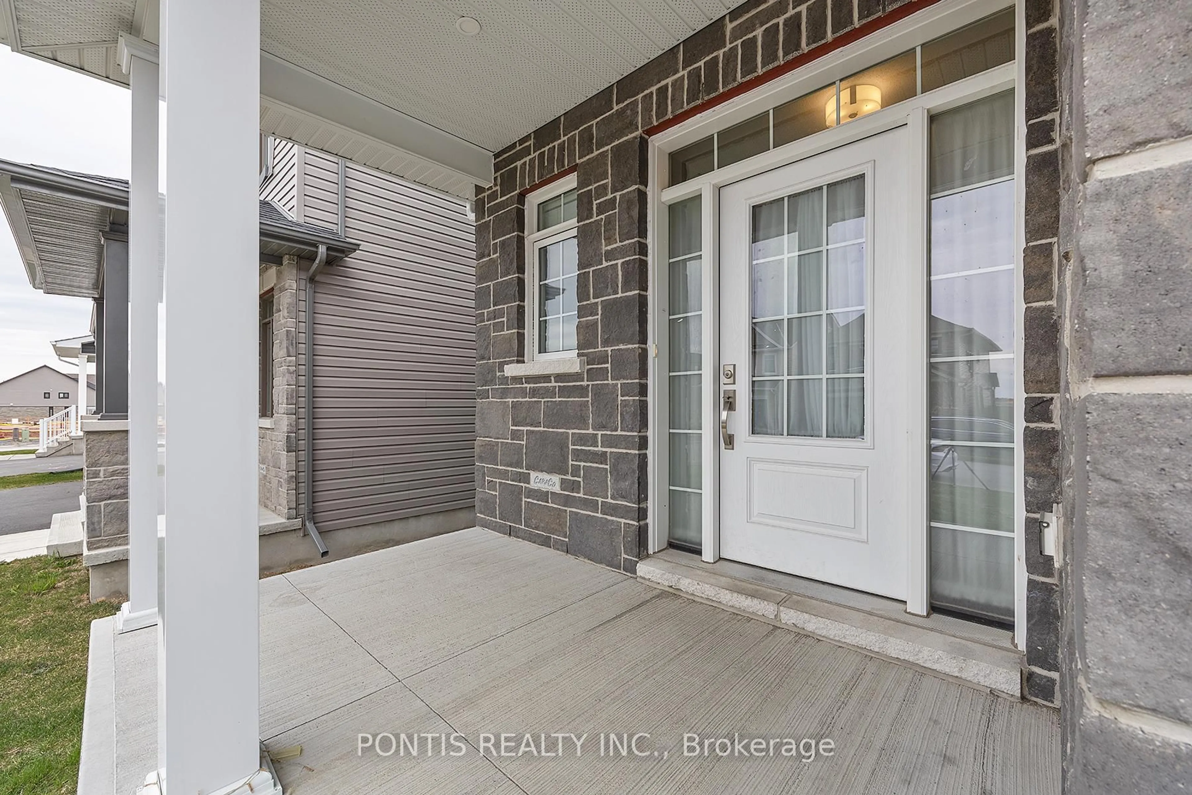 Indoor entryway for 1510 Shira Dr, Kingston Ontario K7P 0S3