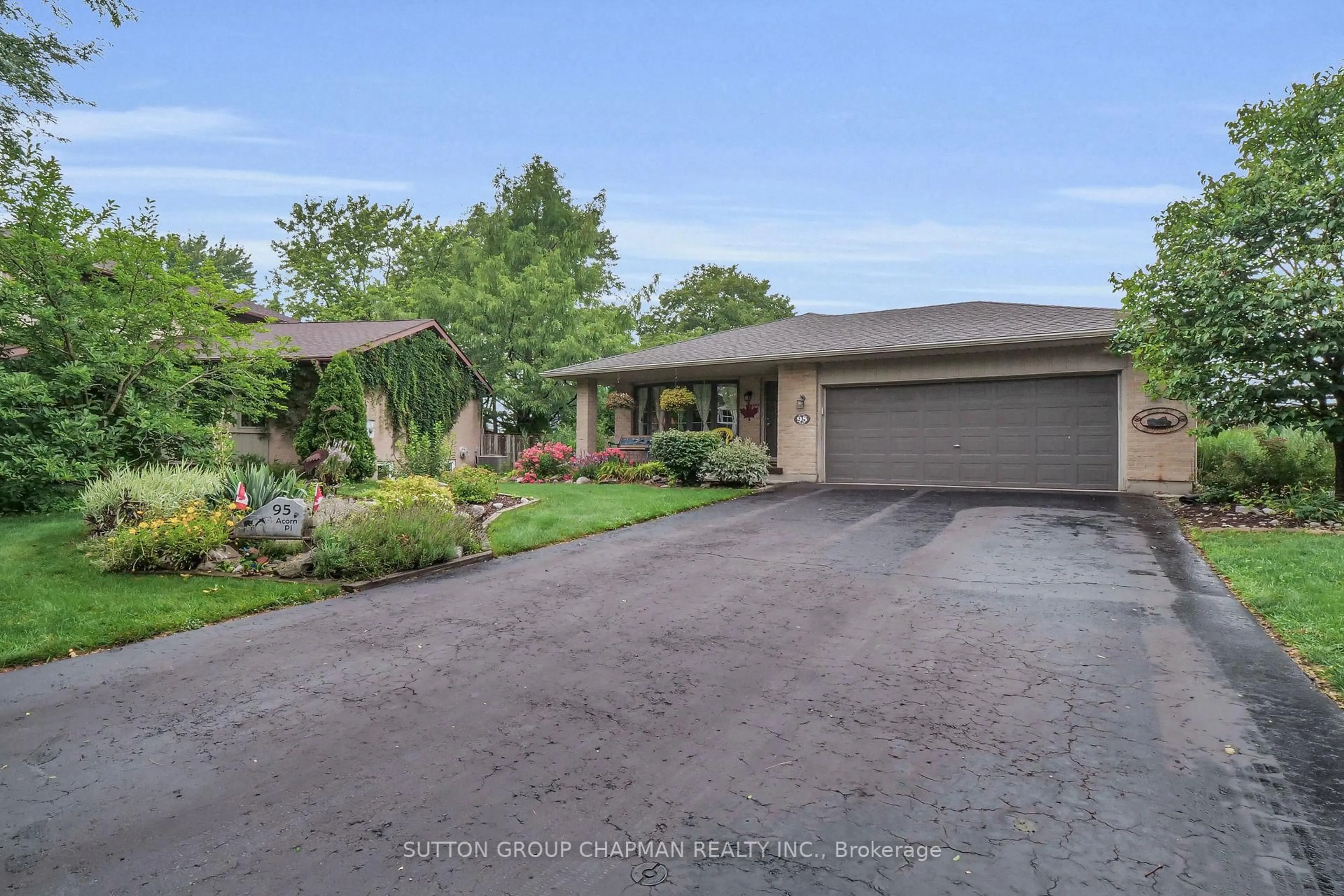 A pic from outside/outdoor area/front of a property/back of a property/a pic from drone, street for 95 Acorn Pl, London North Ontario N6G 4J4