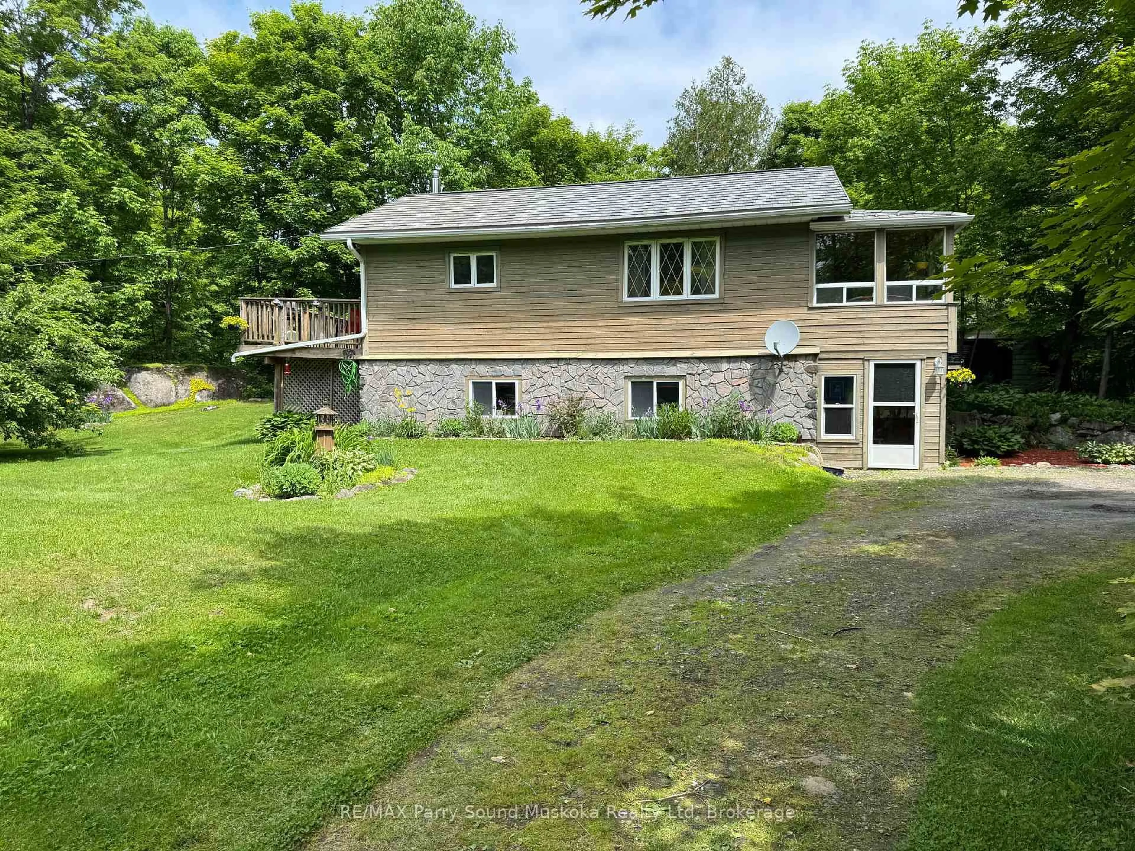 A pic from outside/outdoor area/front of a property/back of a property/a pic from drone, water/lake/river/ocean view for 18 Jones Rd, McKellar Ontario P2A 0B5